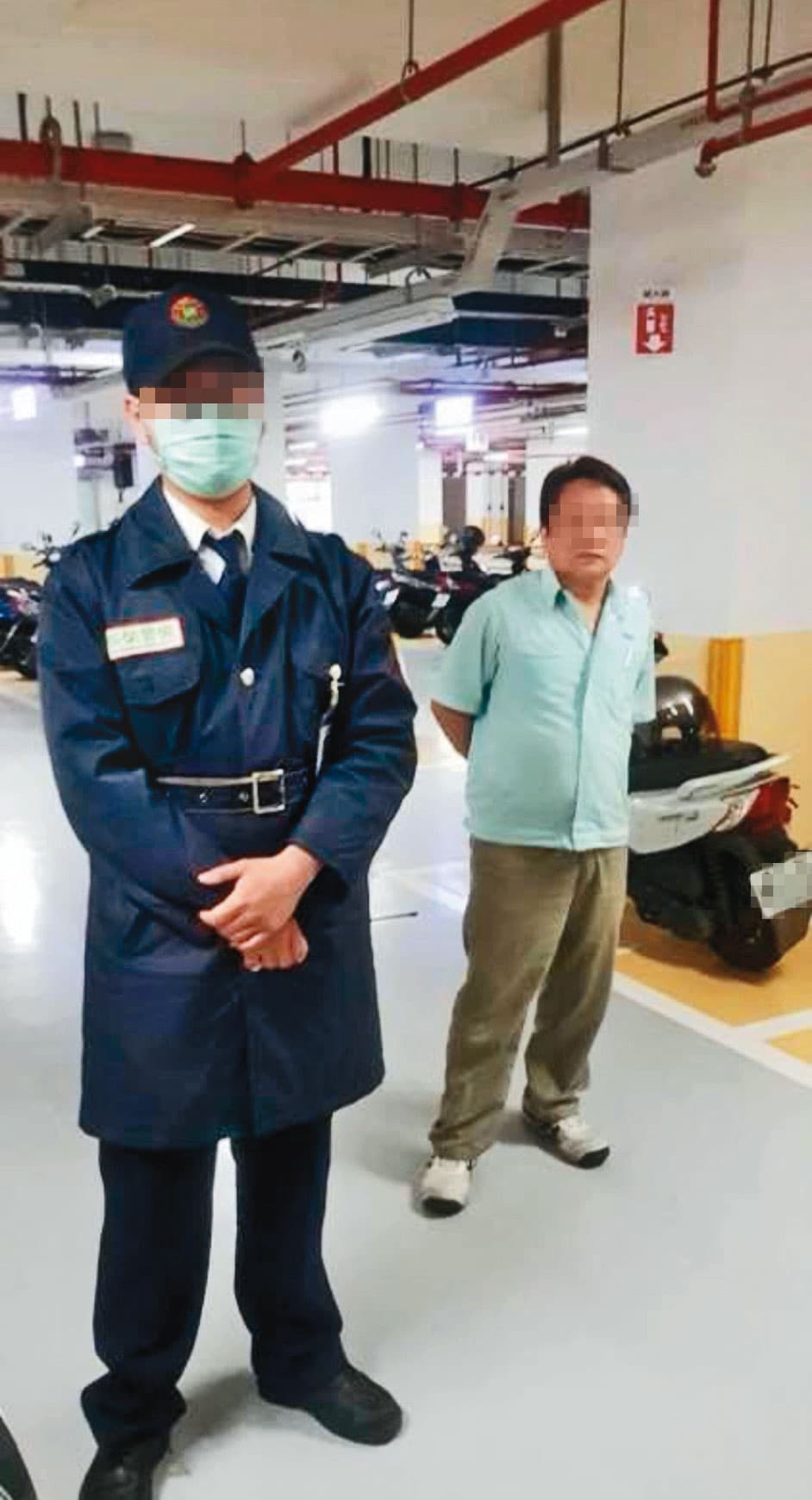 未完成離職手續的王先生欲返回公司上班，卻被主管及警衛拒於門外。（讀者提供）