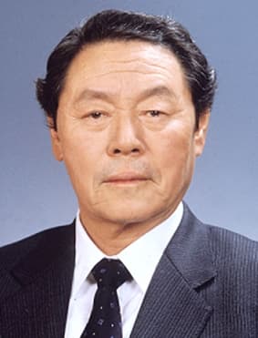 農心集團創辦人辛春浩與另一大集團「樂天集團」的會長辛格浩為兄弟，2人掌握日韓食品動脈。（翻攝自namuwiki）