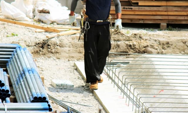 許多有工廠或工地經驗的網友，紛紛跳出來點破發文者對這一行的誤解。（示意圖，photo-AC）