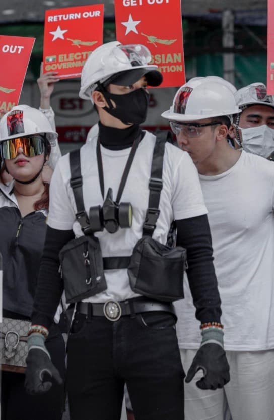 緬甸軍方發動軍事政變後，白因與成千上萬的民眾上街抗議。（翻攝自Paing Takhon IG）