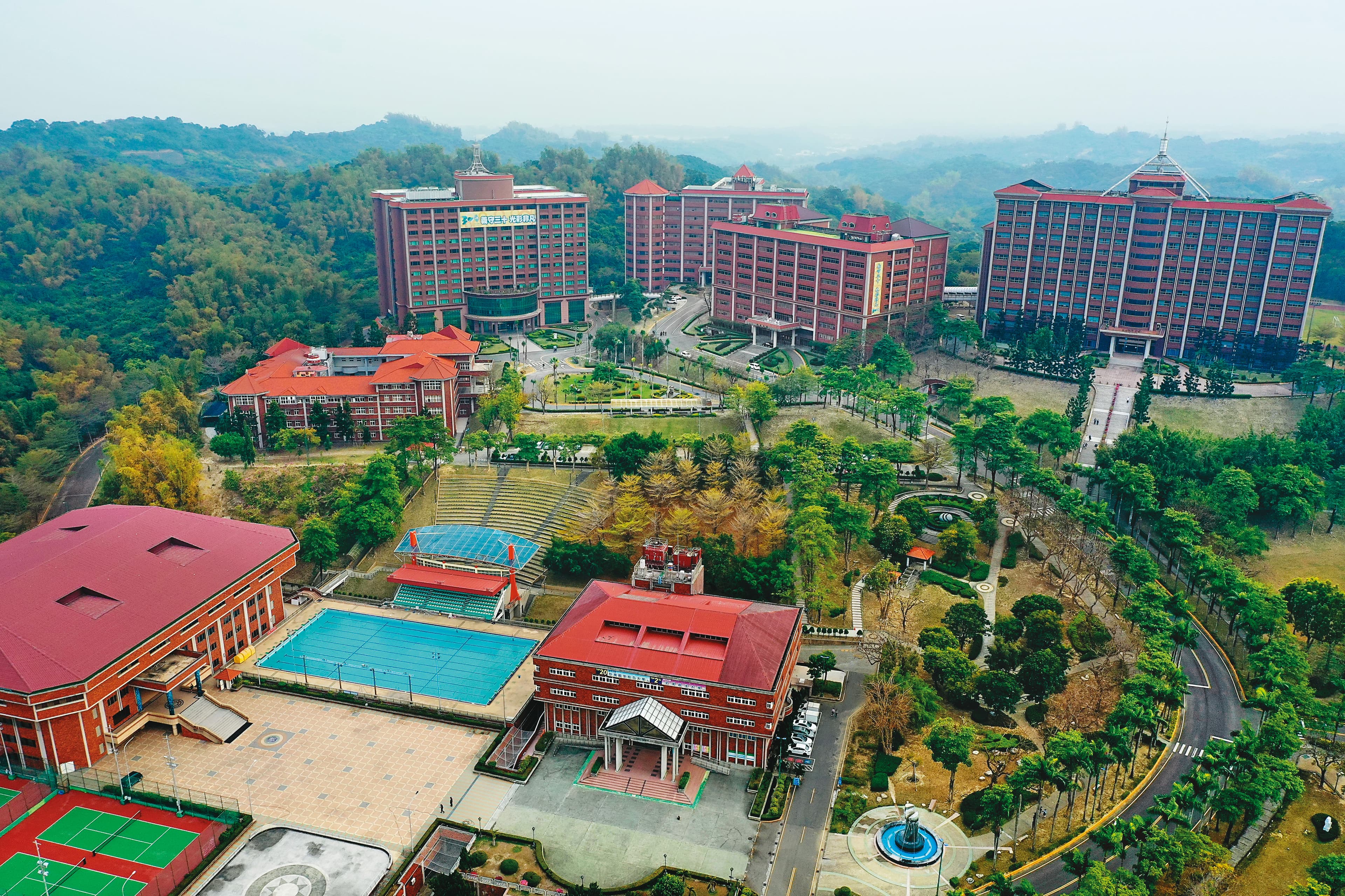 與歐陽文貞傳出不倫戀的許玫琪，目前是義守大學（圖）護理系教授。