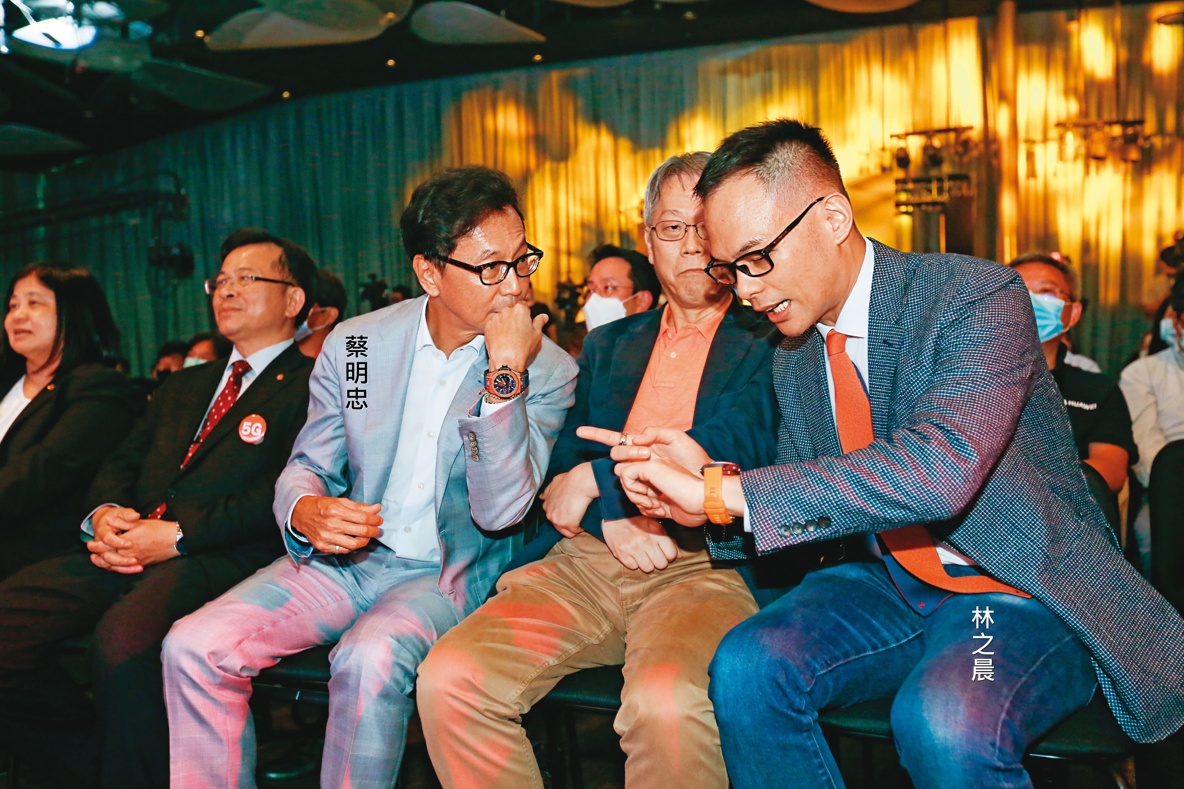 林之晨笑稱自己是大小事管到底的「林科長」，人稱「蔡科長」的蔡明忠升任「部長」。