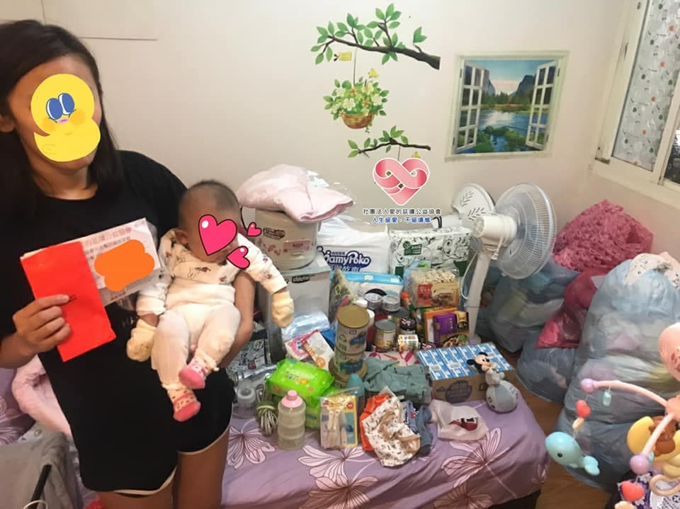 公益團體已介入幫助，也期盼外界能捐贈肉鬆罐頭或沖泡式營養品，幫助緩解小萱與女兒的困境。（翻攝自社團法人愛的延續公益協會臉書）