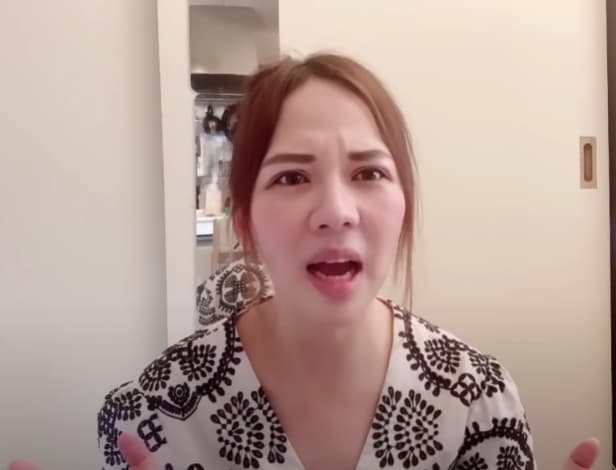 日本人妻YouTuber指出，福原愛把自己媽媽留在台灣，有違日本人「不給人添麻煩」的責任感。（翻攝自「MomGaku」YouTube）