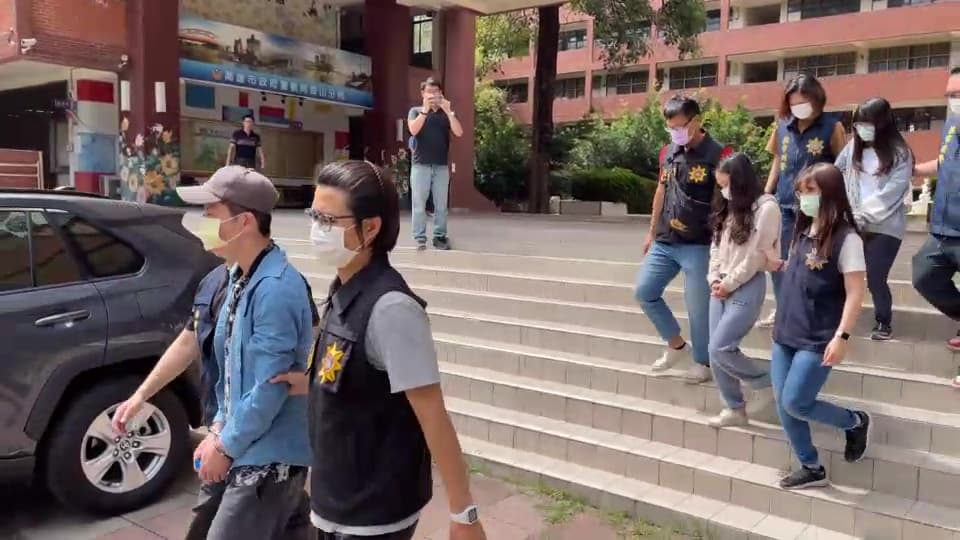 徐男一夥人被移送雄檢偵辦。（翻攝畫面）
