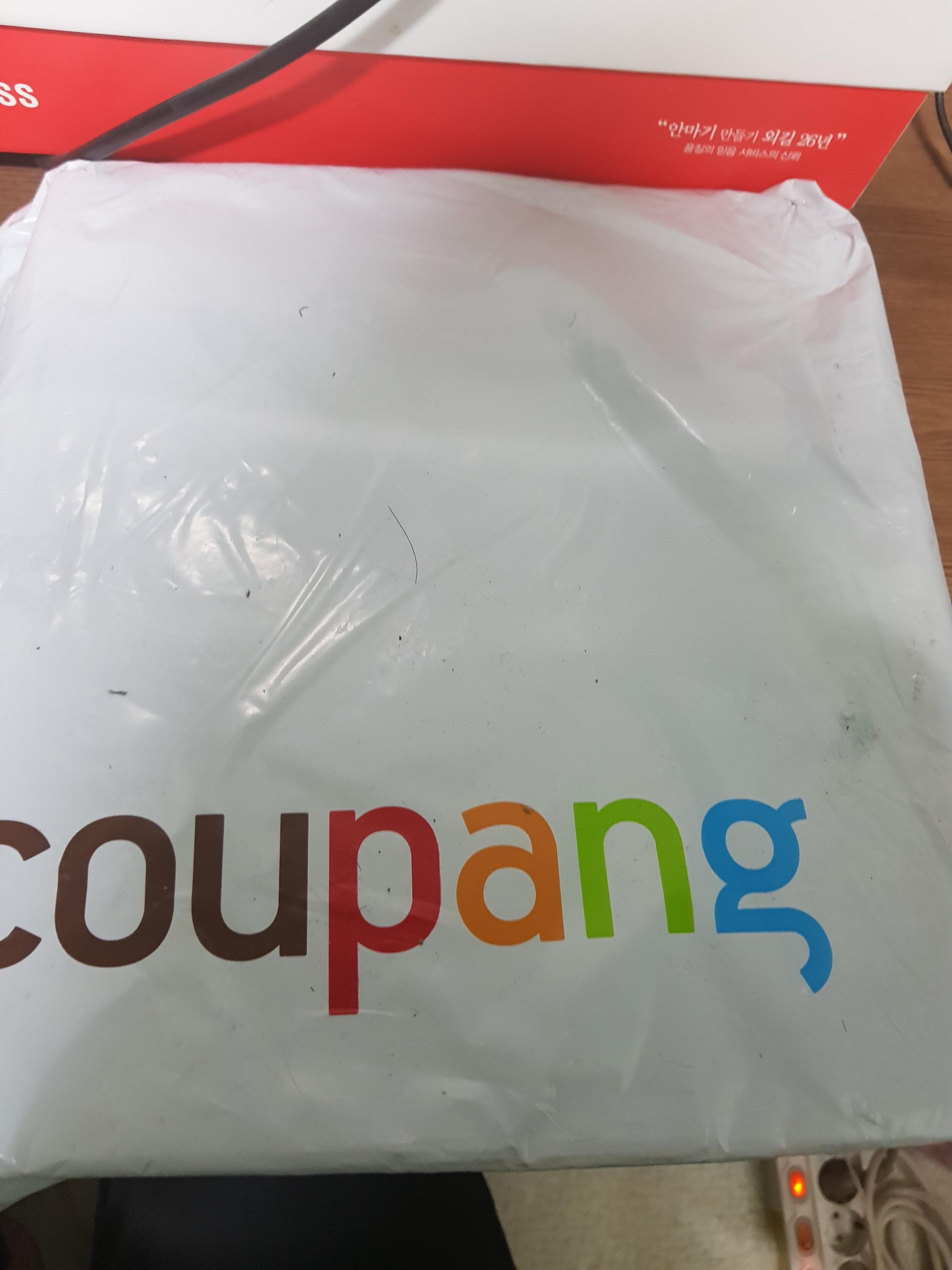 發文者收到網購的包裹後，先被父母飆了一頓「又亂買東西亂花錢」。（翻攝自dogdrip）