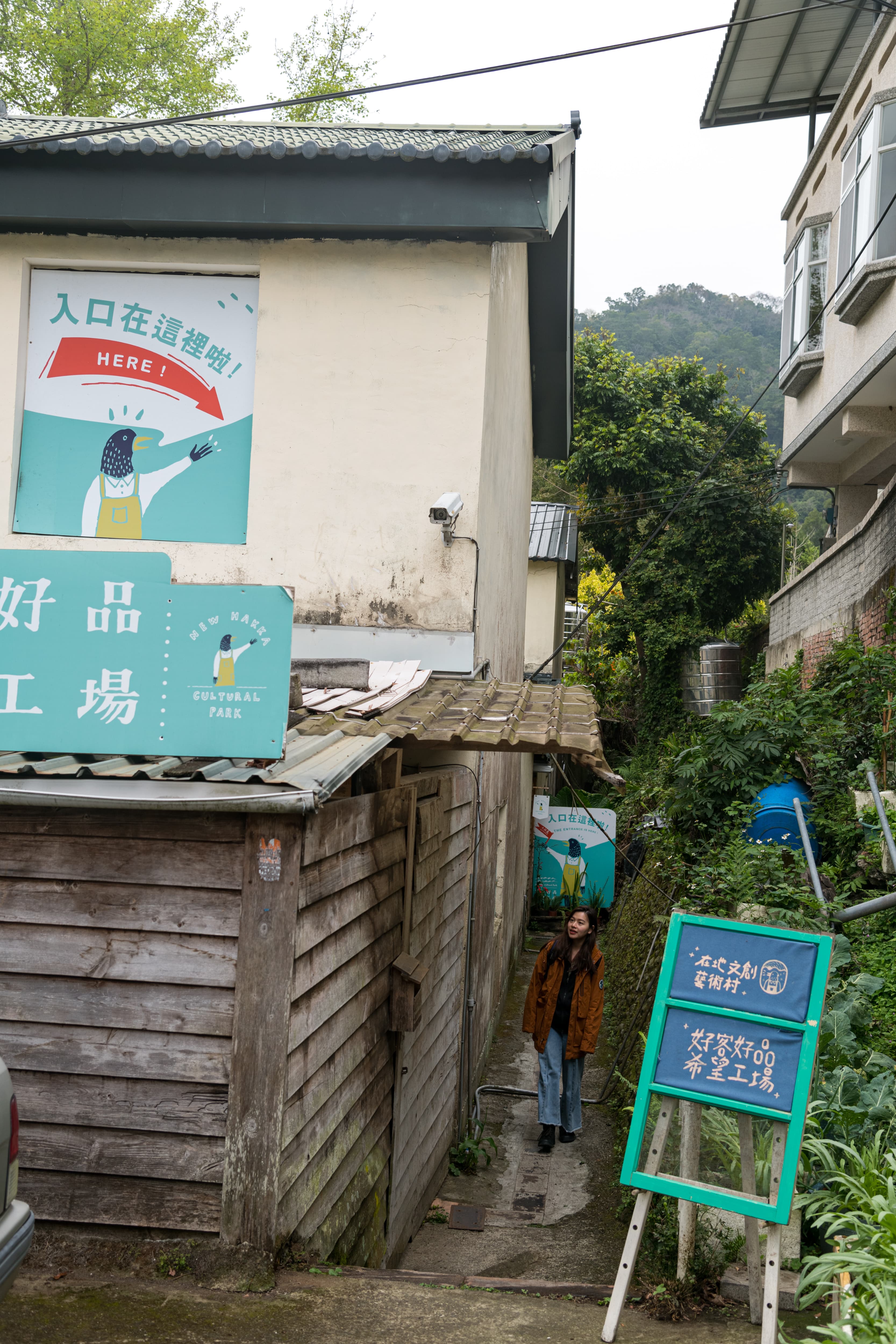 「好客好品希望工場」曾是台鐵員工宿舍，如今變身為小型的文創園區。