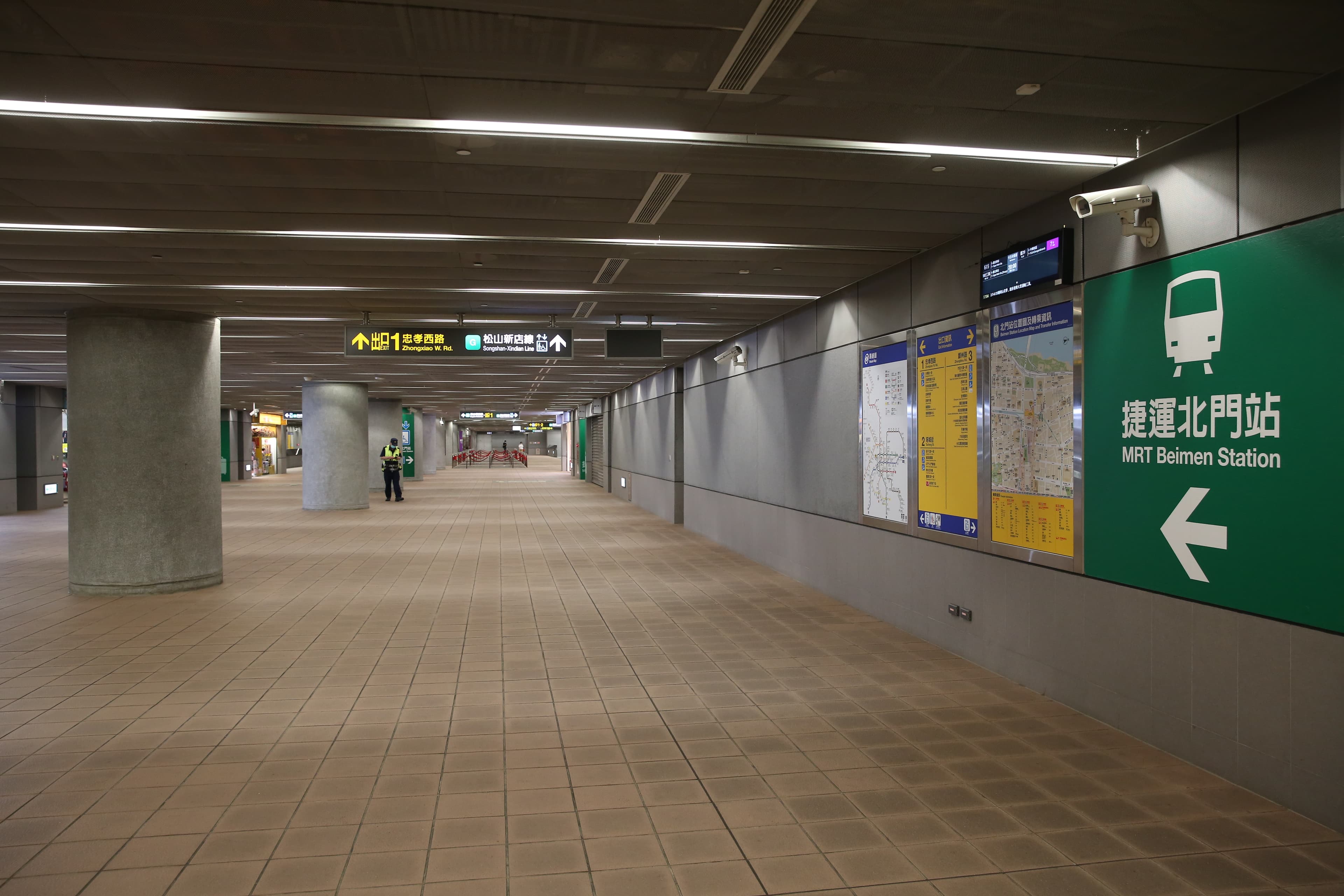 北門捷運站幾乎看不到人。