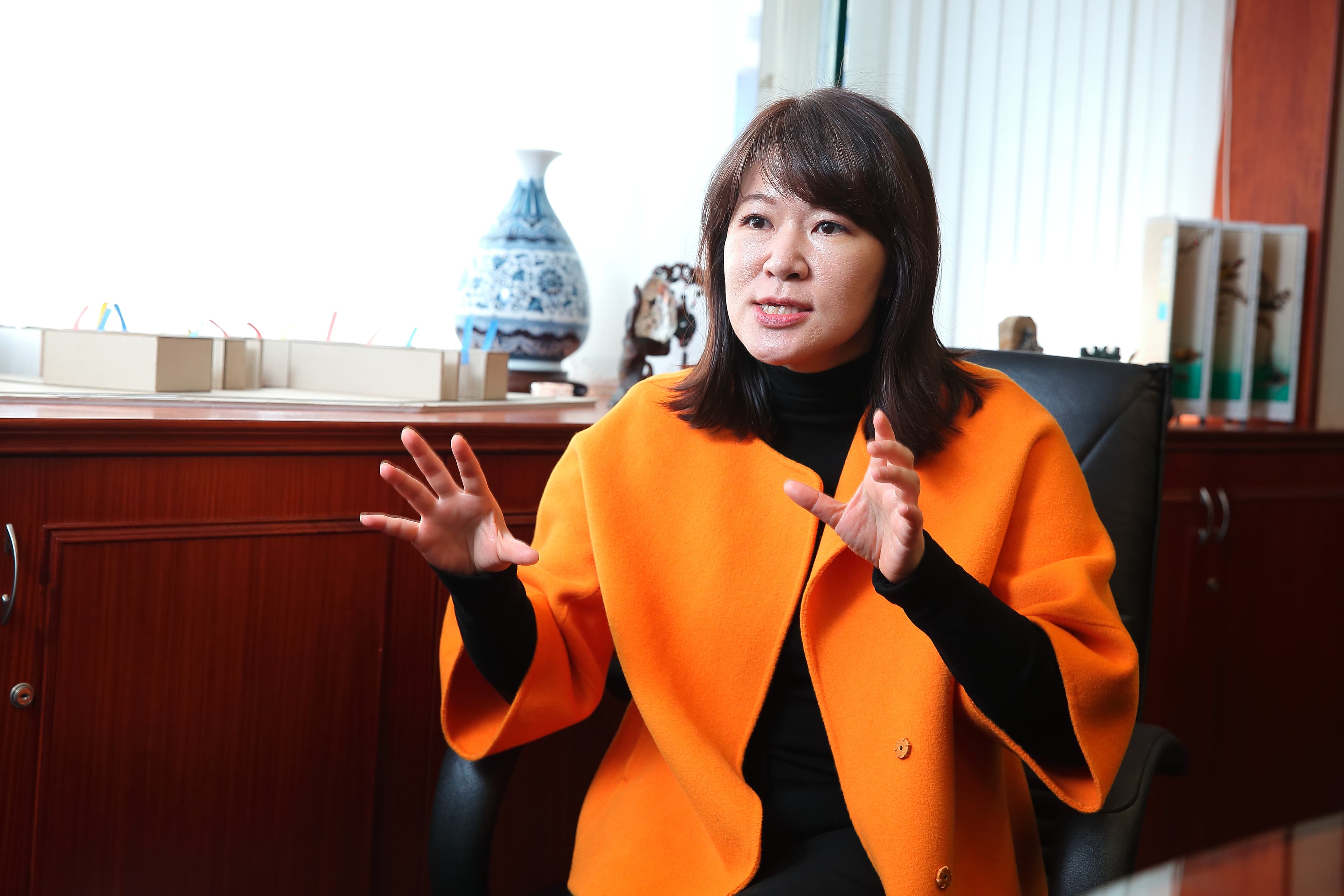 富蘭克林投顧副總經理羅尤美也認為，這次的疫情比去年還要嚴重，加深了投資人心理面的衝擊，有點自己嚇自己的味道。