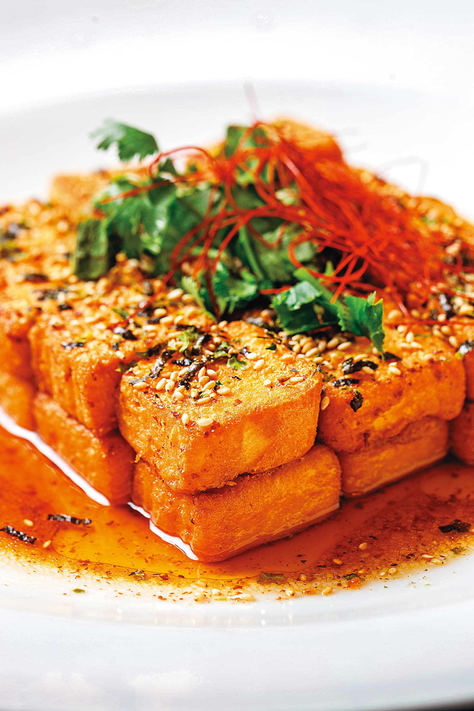 主廚特製的「和風豆腐」，淋上酸酸甜甜的梅醬，十分開胃。（4,000元桌菜菜色）
