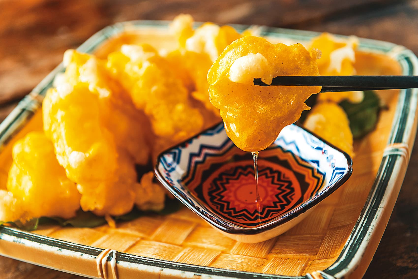使用小米製作的麻糬「炸頂腦問」，是必點的賽夏族風味小吃。（150元／小份）