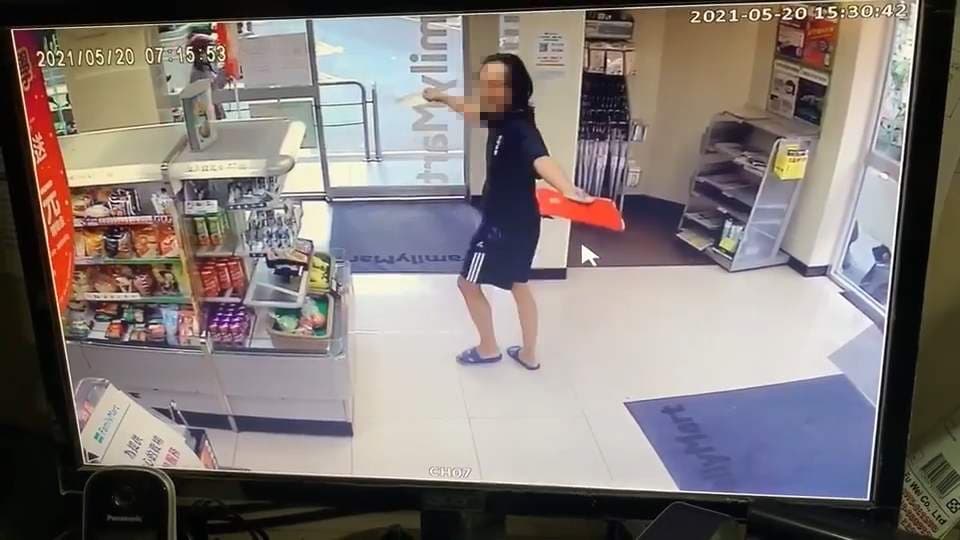 張男被警方開單後，也在臉書上發文道歉，但內容神祕。（翻攝自蔡阿嘎臉書）