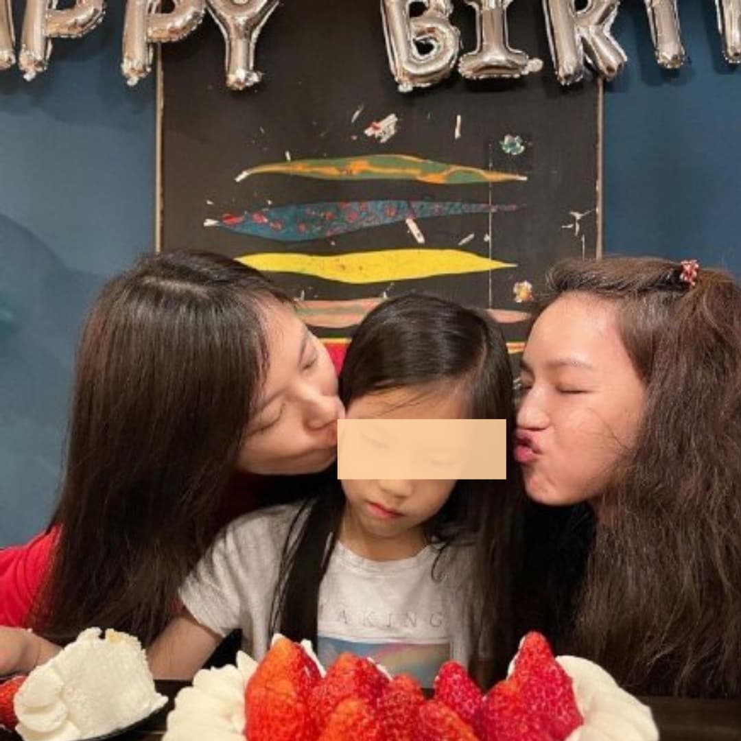 林熙蕾（左）與閨密舒淇（右）一起為女兒（中）慶生，女兒完全遺傳了林熙蕾的高顏值。（翻攝自林熙蕾IG）