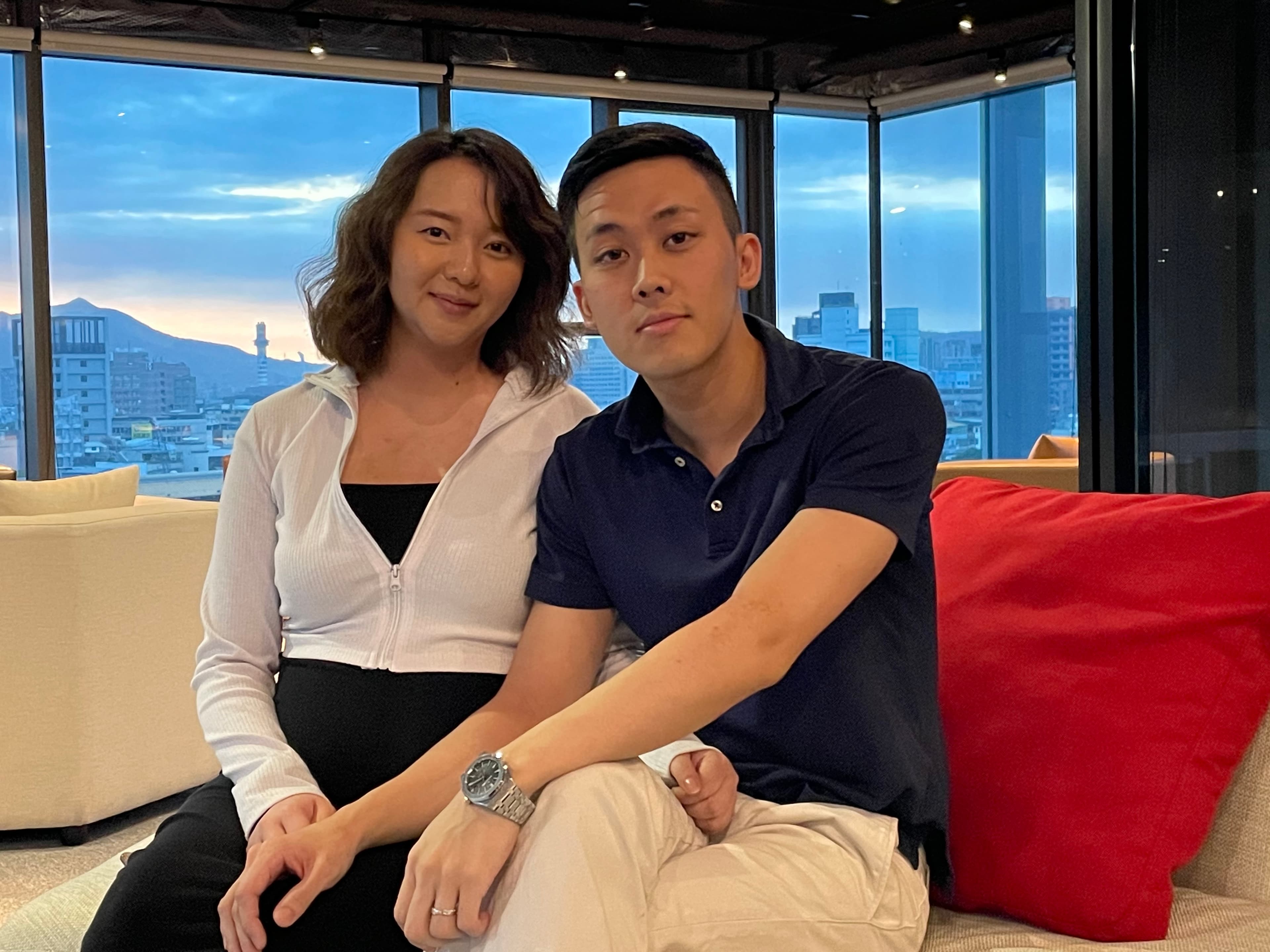 倪嘉昇和太太Ariel攜手打拚事業。
