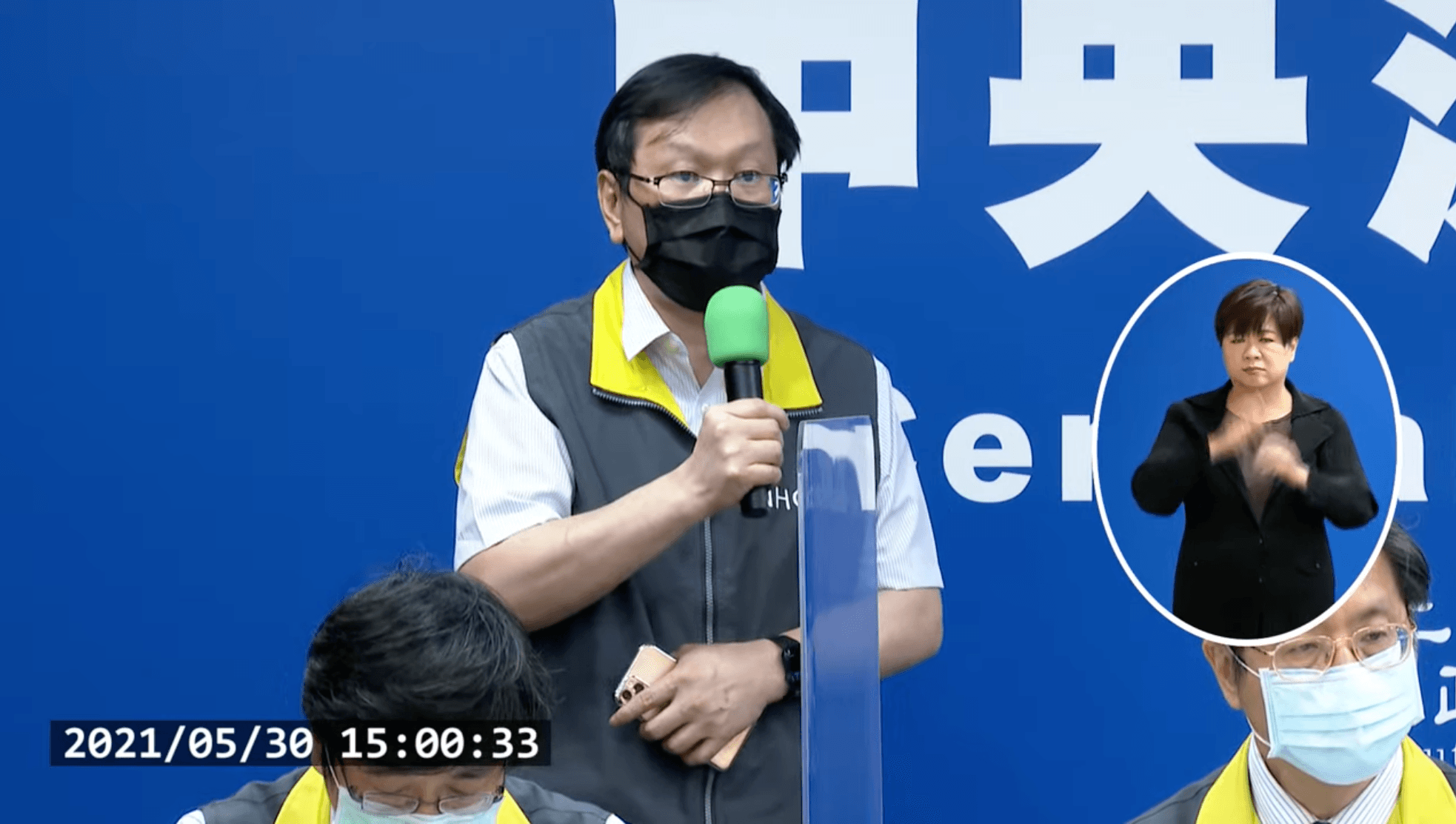 莊人祥回應，澎湖可能的首例本土個案相關情形。（翻攝自疾管署YouTube）