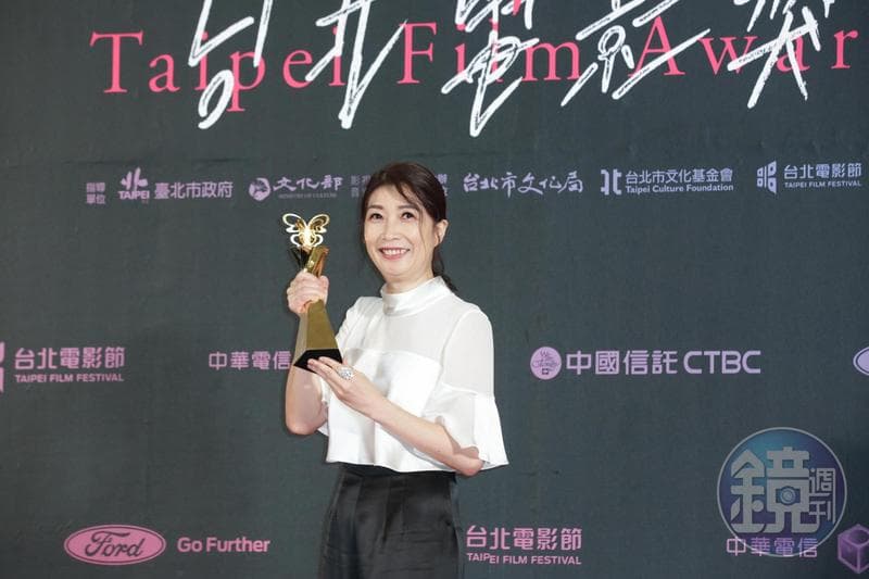 黃嘉千投資房地產超過15年，在世界各地都有房產。