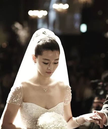 全智賢在2012年嫁給崔俊赫，婚禮轟動一時。（網路圖片）