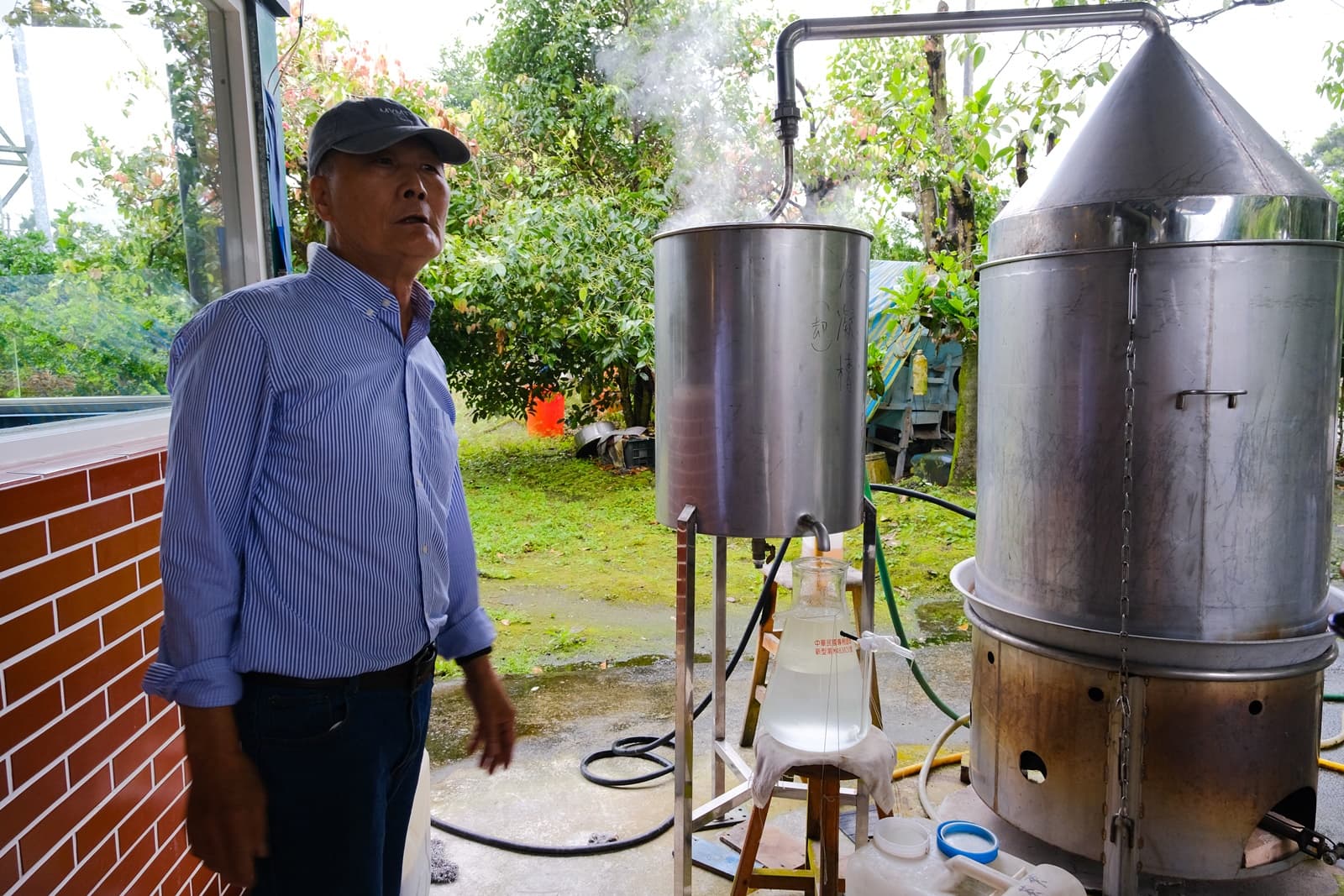 由中油退休的一代老闆，也擅長製作精油。