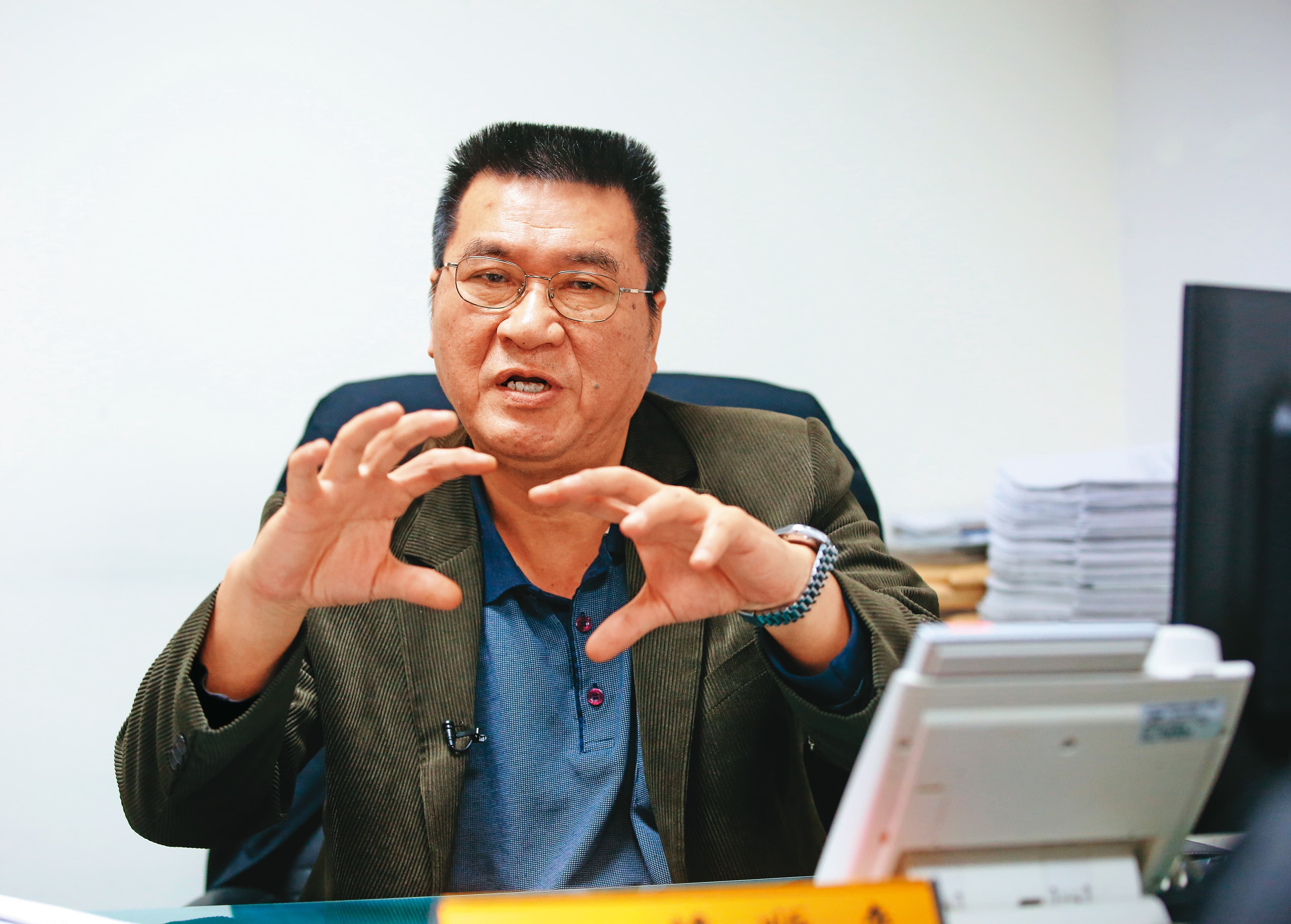 時任新莊分局偵查隊長的賴順來認為，張男身為執法人員卻知法犯法，罪有應得。