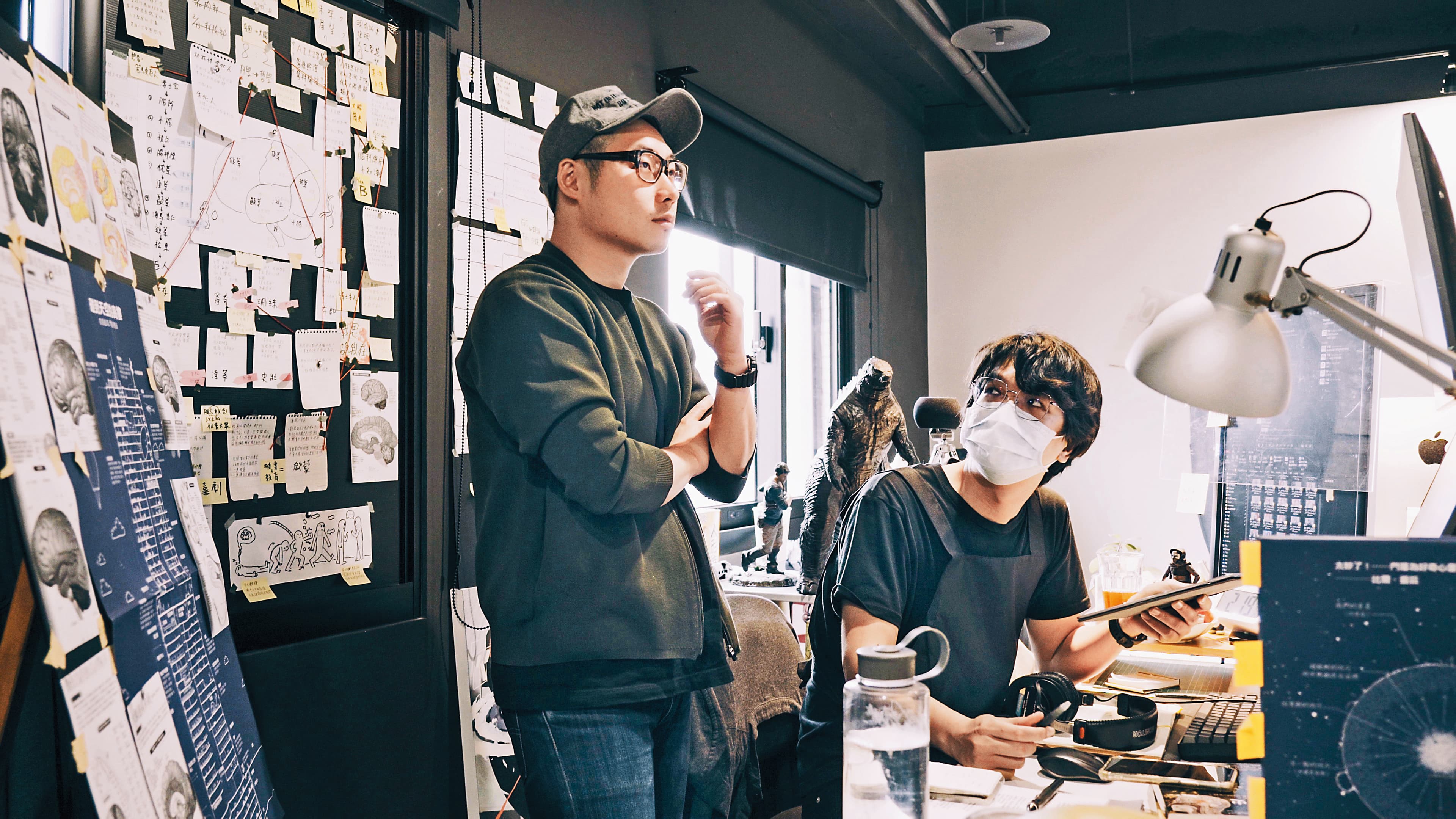 大貓工作室創辦人王尉修（左）與編導楊子霆（右）歷時3年打造《勇者動畫系列》，盼觀眾對國產動畫更有信心。（大貓工作室提供）
