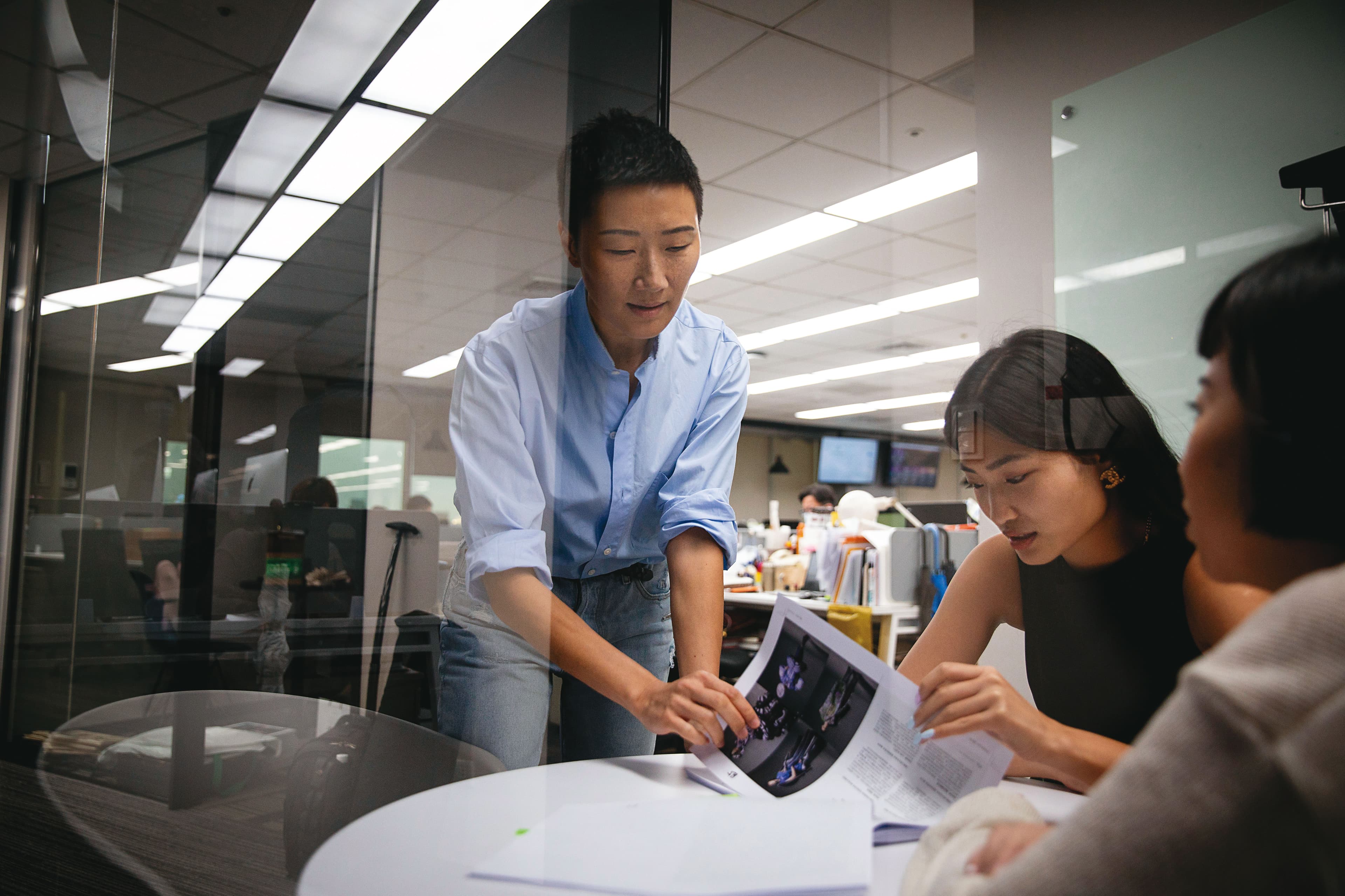 比起孫怡，朋友、同事更常叫她Leslie。美式作風、講話直率的她笑說，以前沒有偶包，只有香奈兒包，現在多了公司包。