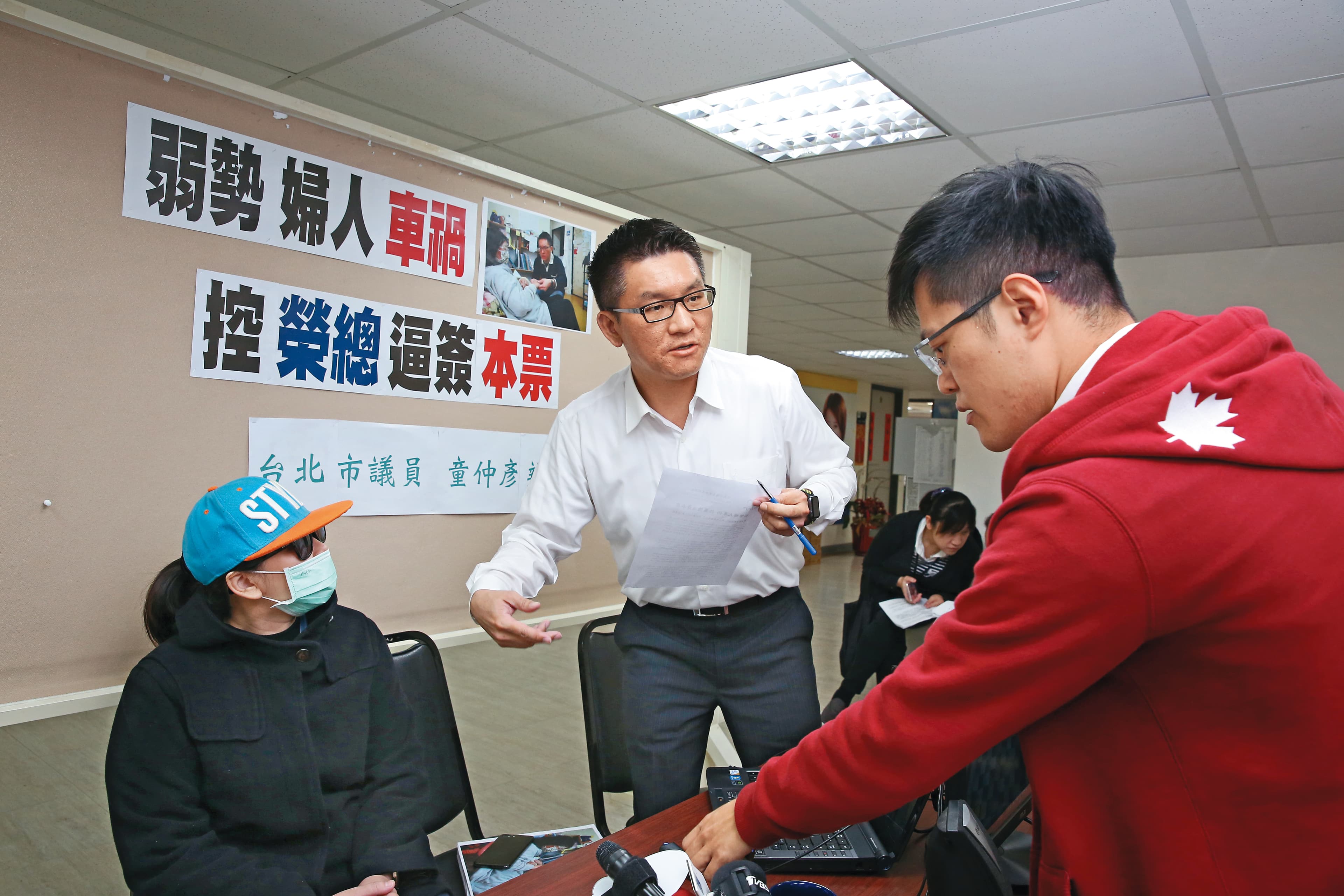 童仲彥（中）曾任2屆市議員，2018年因為酒駕宣布退選。