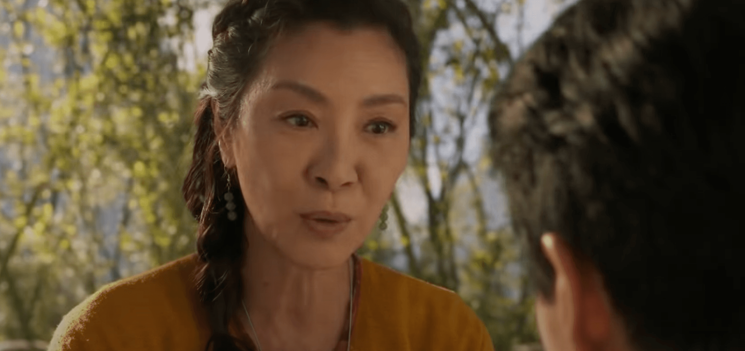楊紫瓊首度現身，她的角色應是尚氣的師傅。（翻攝預告片）
