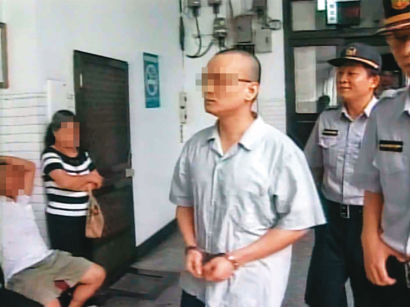 林男（中）被捕後否認犯案，還在法庭上大聲喊冤。（東森新聞提供）