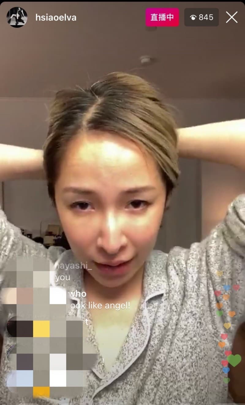 蕭亞軒開直播素顏上妝，爆氣飆罵酸民不要踐踏她。（翻攝自蕭亞軒IG）