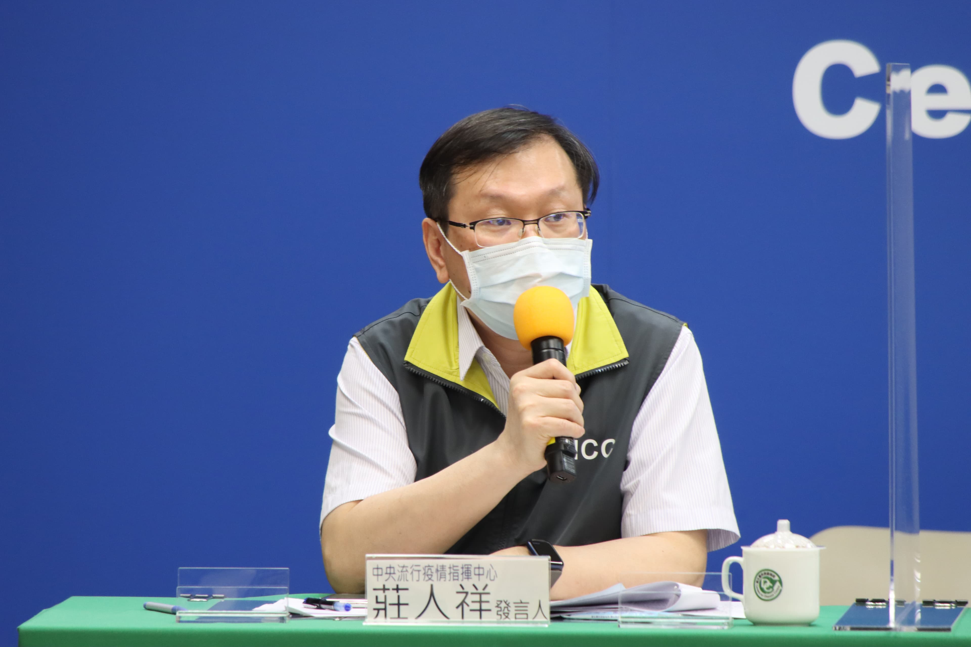 莊人祥表示，莫德納在施打上，第二劑之副作用會比第一劑之發生率來得高。（指揮中心提供）