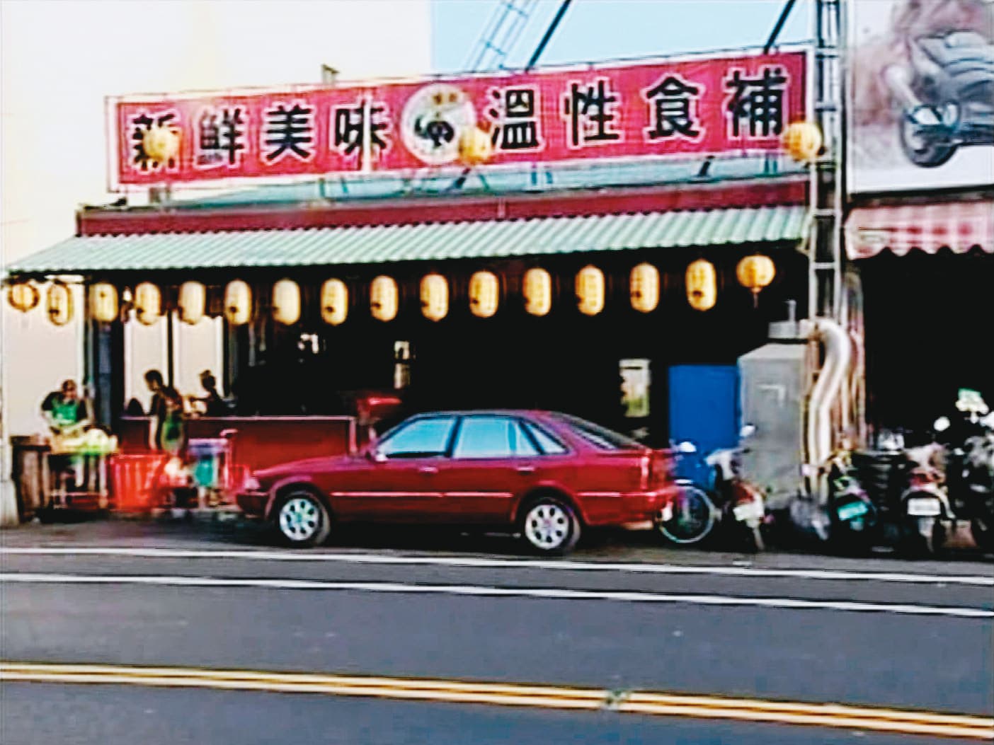 出面頂罪的陳姓男子供稱與友人到薑母鴨店（圖）用餐，之後駕車肇事。（東森新聞提供）