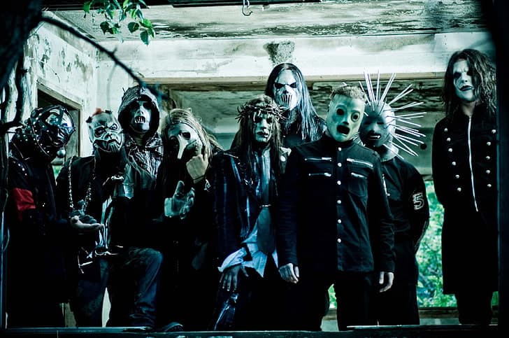 服裝風格非常駭人的滑結樂團。（翻攝slipknot IG）