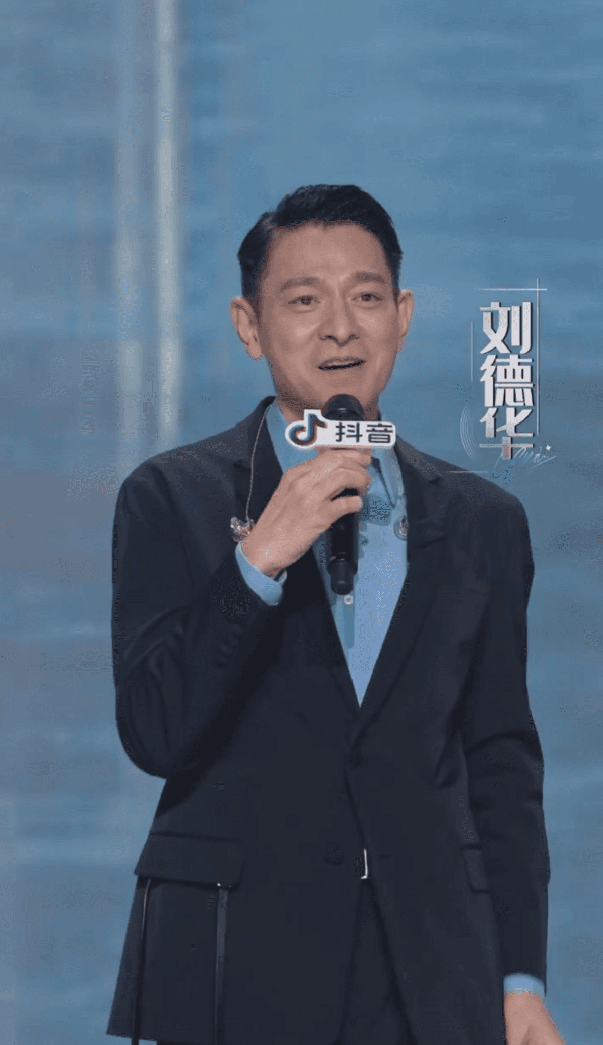 儘管已快60歲，劉德華仍保持極佳狀態，不愧是「華神」。（微博圖片）