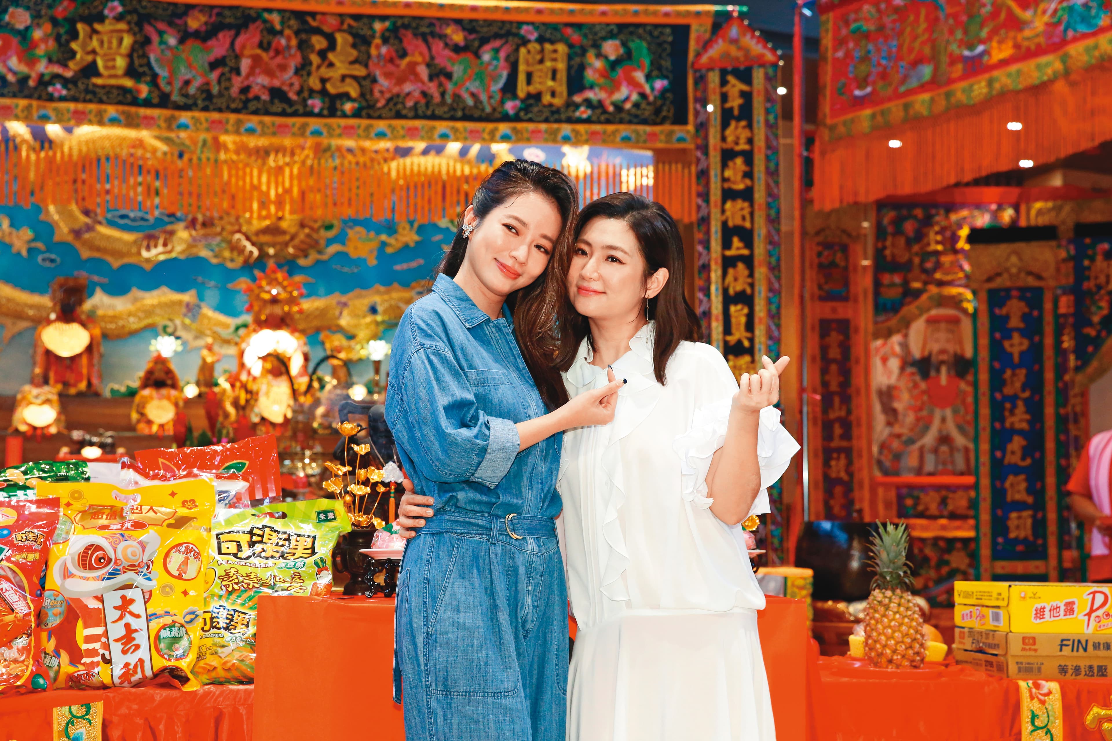 在《頭七》中，高宇蓁（左）與Selina（右）飾演一對姐妹花，雖然題材鎖定親情為主軸，但也有驚悚恐怖的劇情。