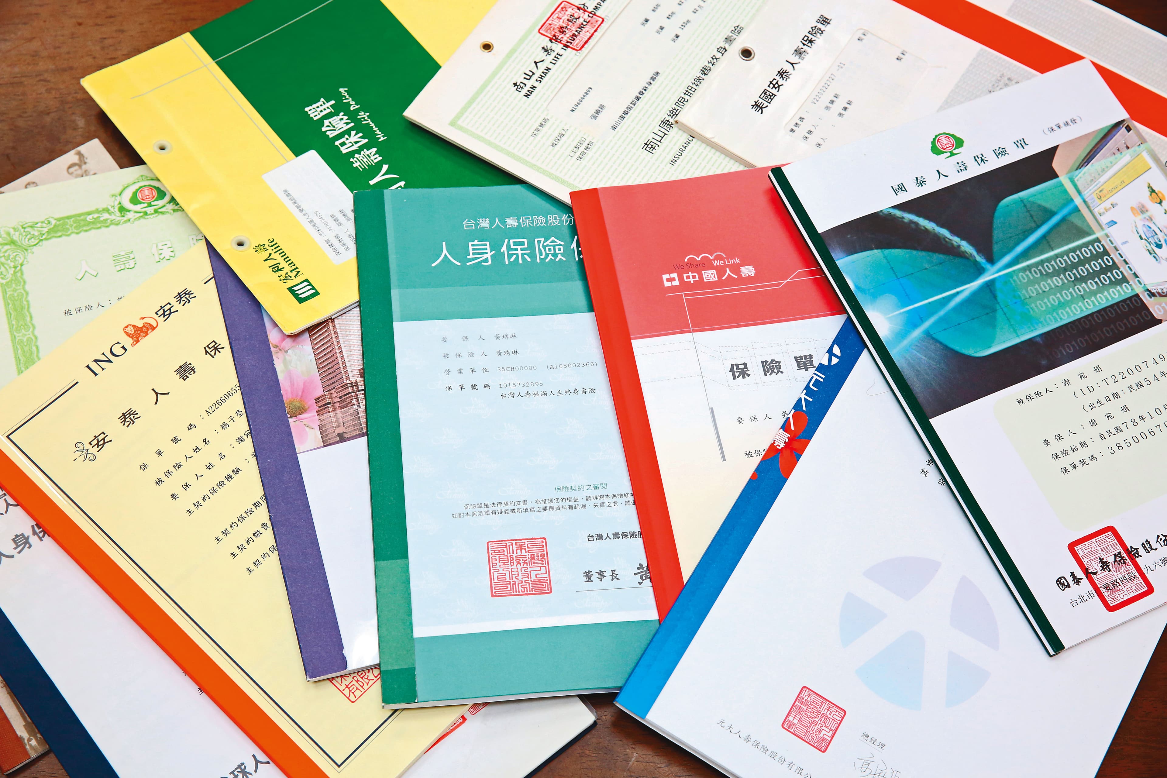 能從外太空講到內子宮的沈玉琳，自嘲保險也是買得鋪天蓋地。（示意圖）
