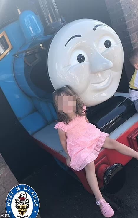 年僅3歲的凱莉被殘忍的兩人痛毆致死。（翻攝Solihull Police推特）