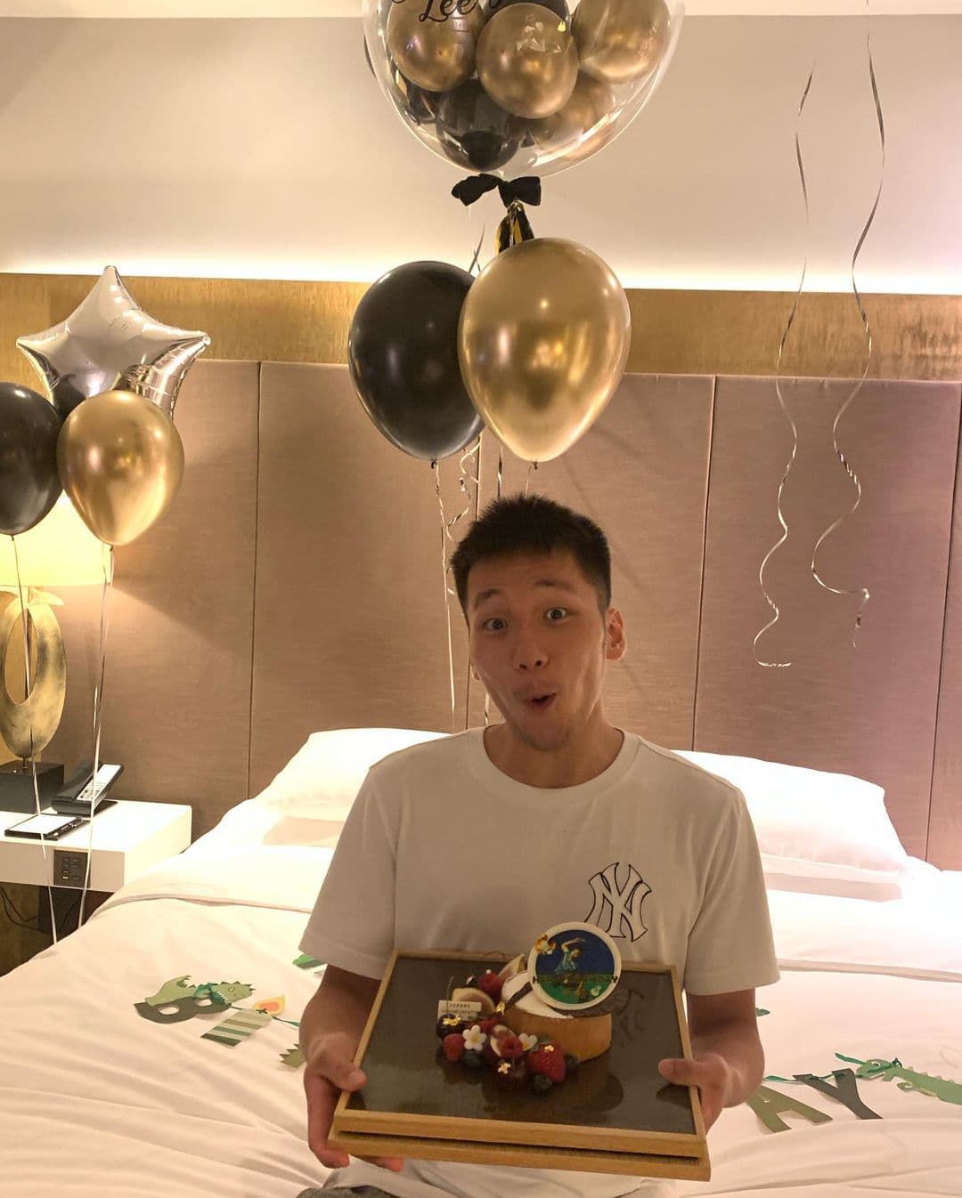 李洋仍在隔離中，這是他去年慶生的照片，懷念一下。（翻攝自李洋IG）