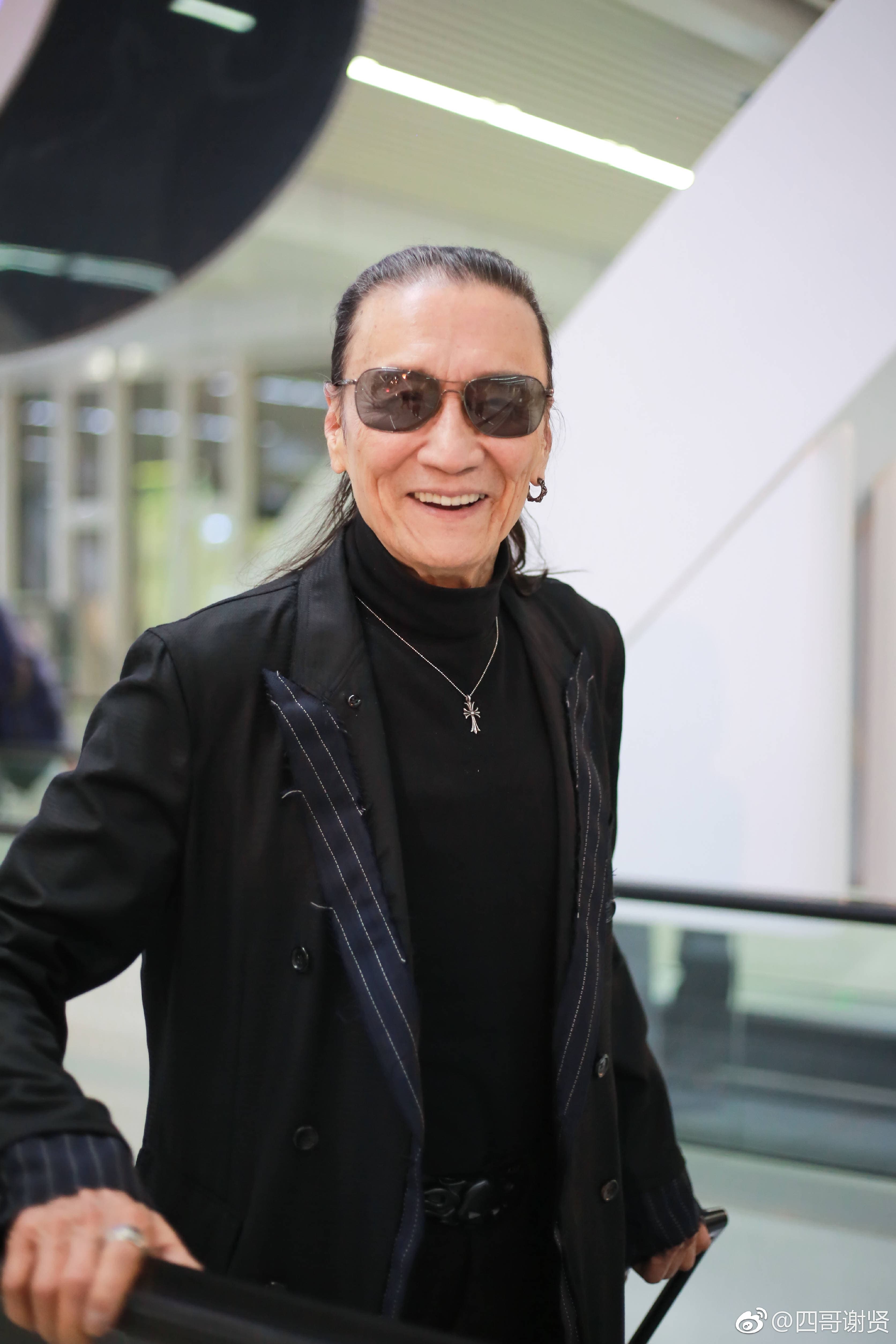 謝賢透露已不記得上次見到孫子是何時，怕孫子們忘記自己是誰。（謝賢微博）