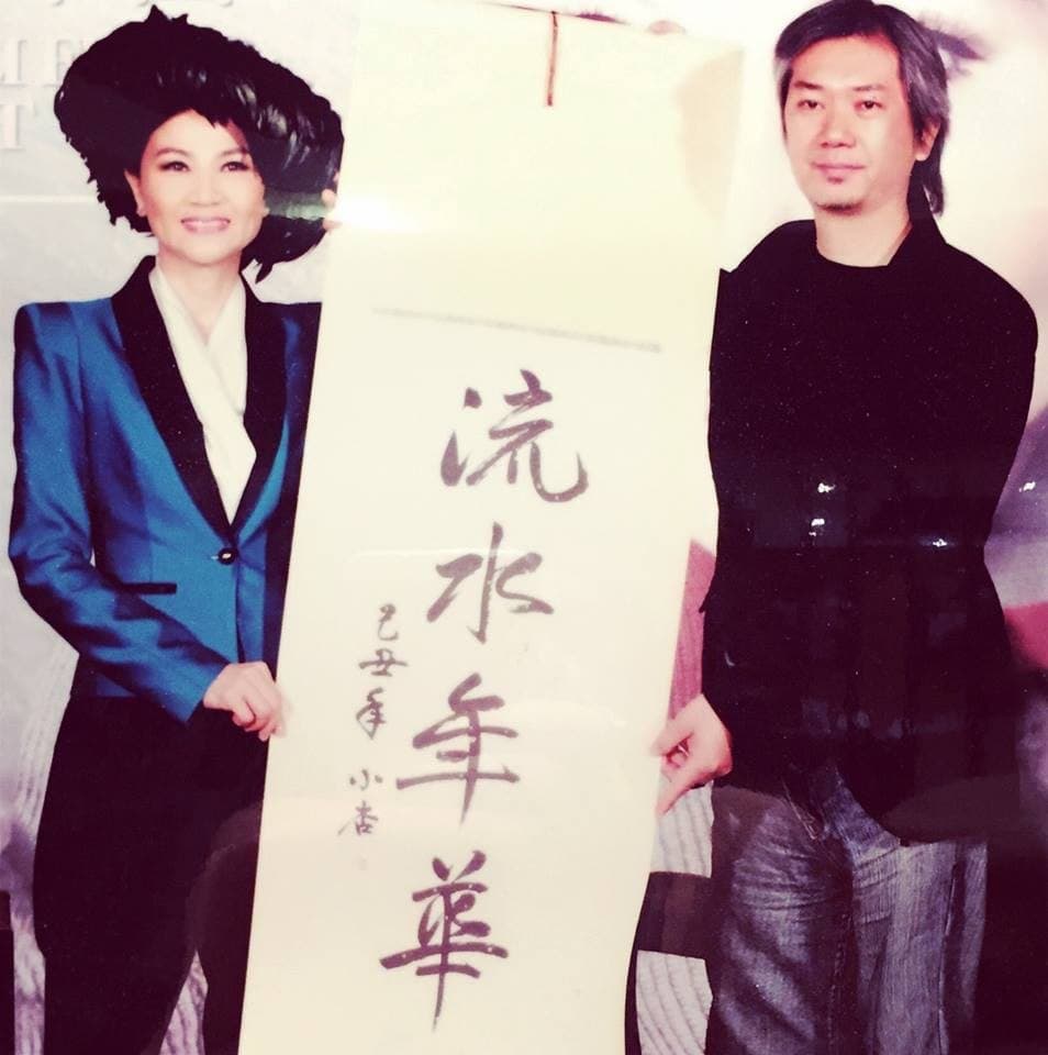 大大娛樂李明智（右）2009年，為鳳飛飛舉辦「流水年華」演唱會。（李明智提供）
