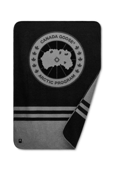 Heavyweight Blanket北境風情純羊毛披毯 NT$19,800 Canada Goose。（Canada Goose提供）