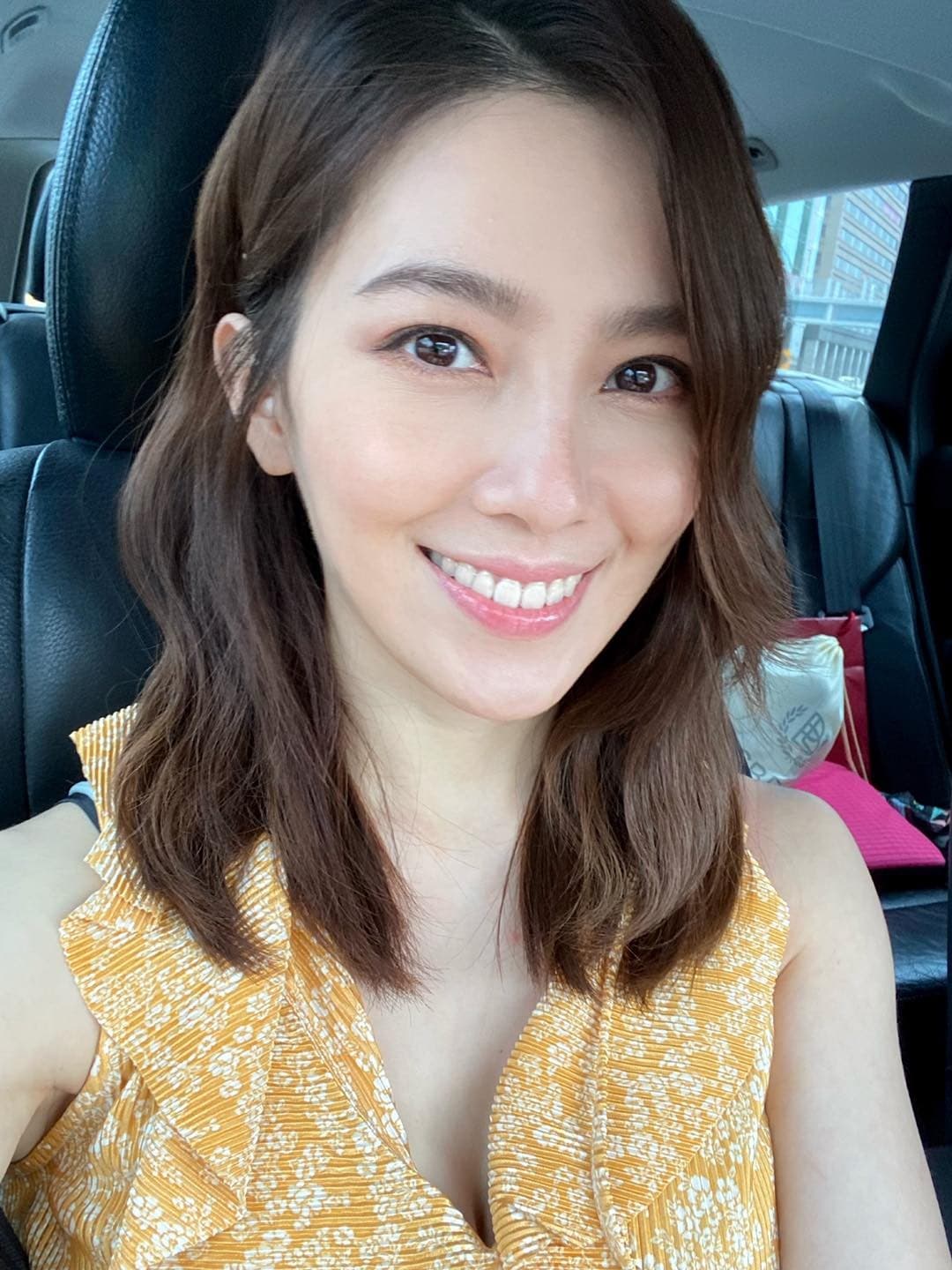 許藍方演藝工作喊卡，但她一直正面面對，從講座開始復工。（翻攝自許藍方臉書）