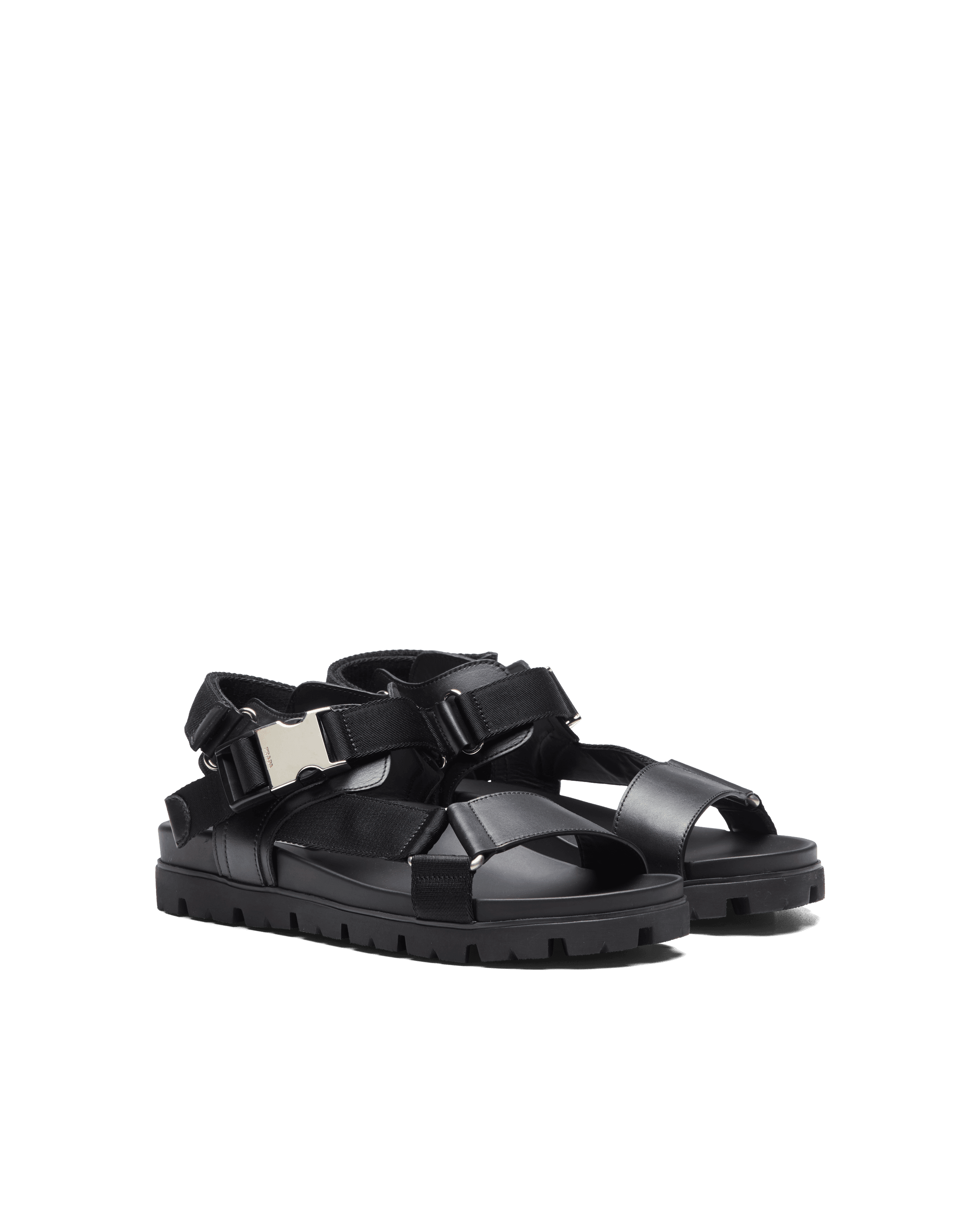 PRADA皮革尼龍飾帶涼鞋。NT27,000（PRADA提供）