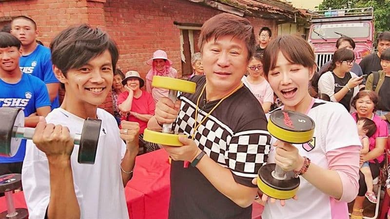 胡瓜和阿翔主持的《綜藝大集合》曾多次入圍綜藝節目主持人獎。（翻攝自臉書）