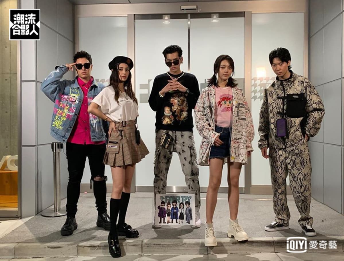 吳亦凡（中）與Angelababy（左2）、趙今麥（右2）合作實境秀《潮流合夥人》。（翻攝自愛奇藝）