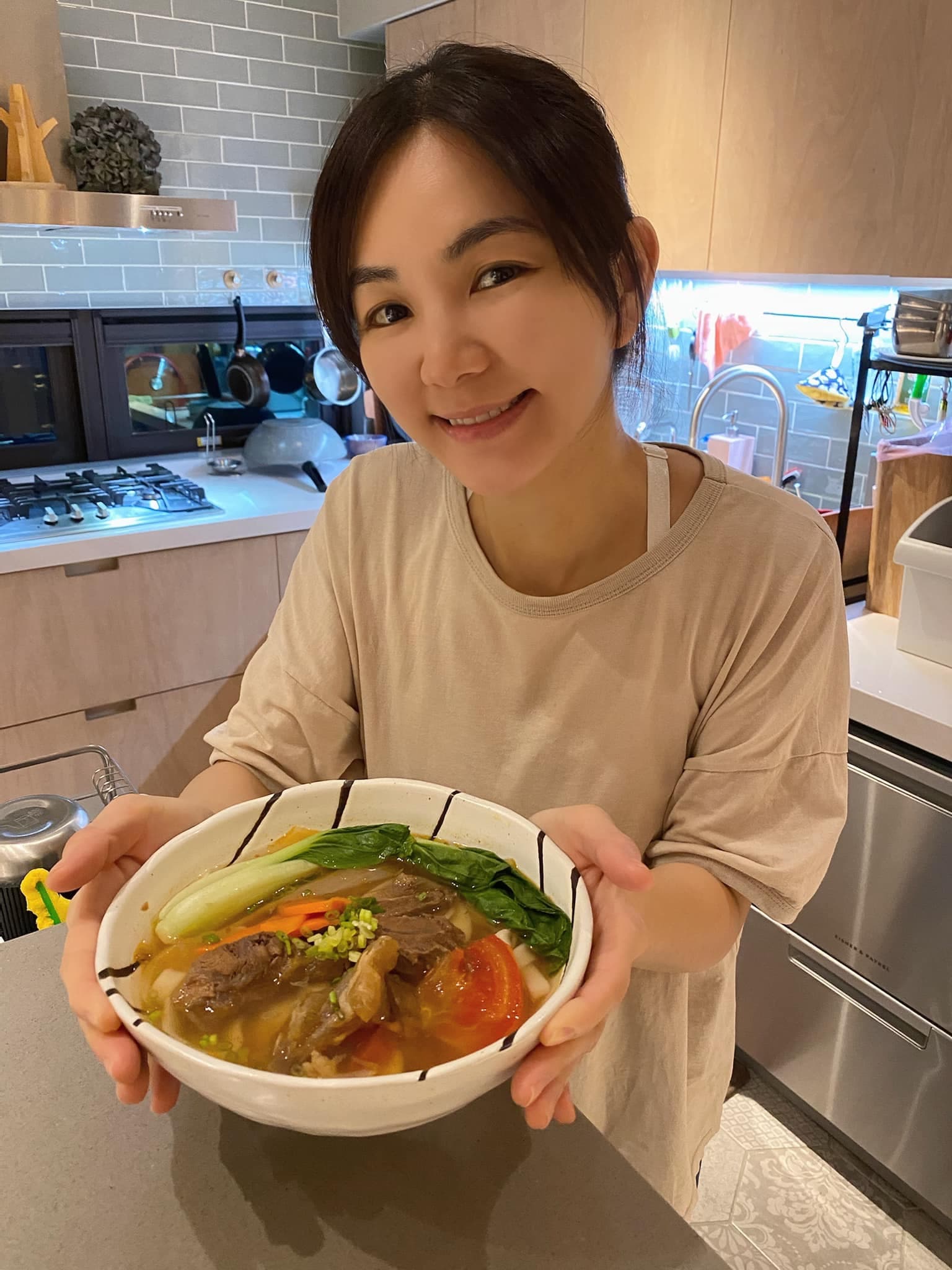 Ella聲稱老公腰很有力，讓她到達天堂。（翻攝自Ella臉書）