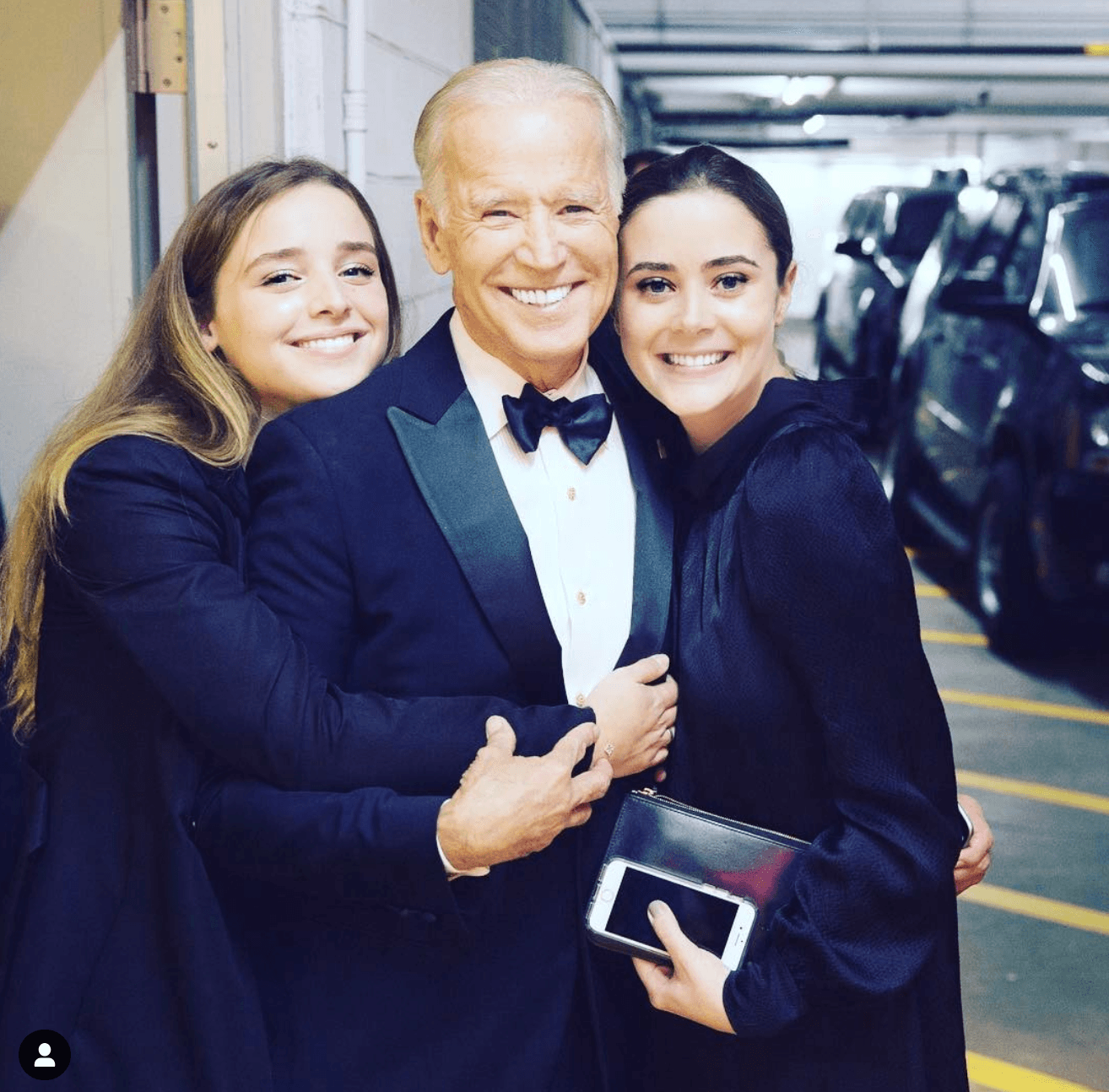 娜奧米（右）與阿公拜登相當親密，左為妹妹芬尼根。（翻攝naomibiden IG）