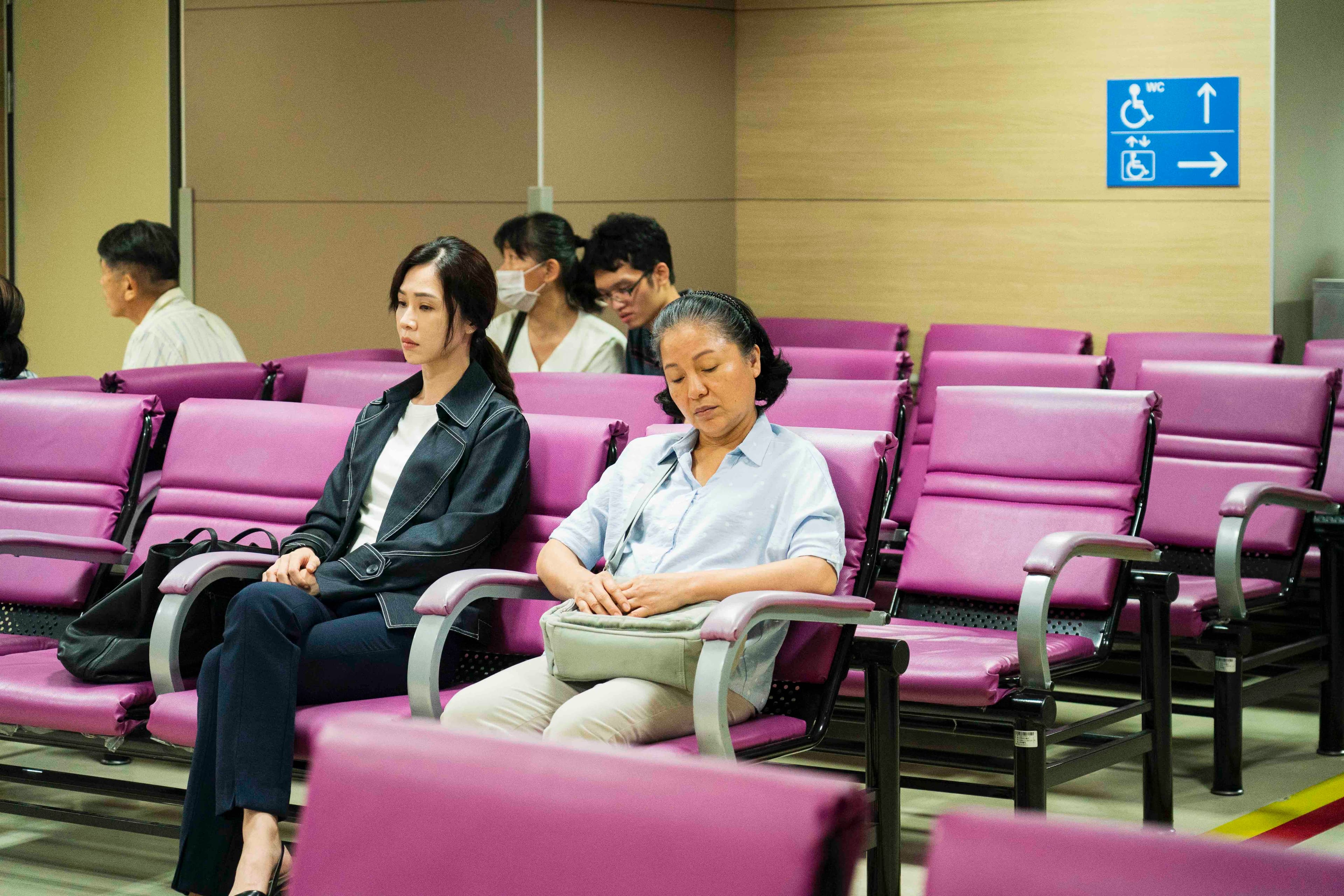 謝盈萱與飾演母親潘麗麗「最虐母女檔」之間的對手戲最讓人動容。（公視提供）