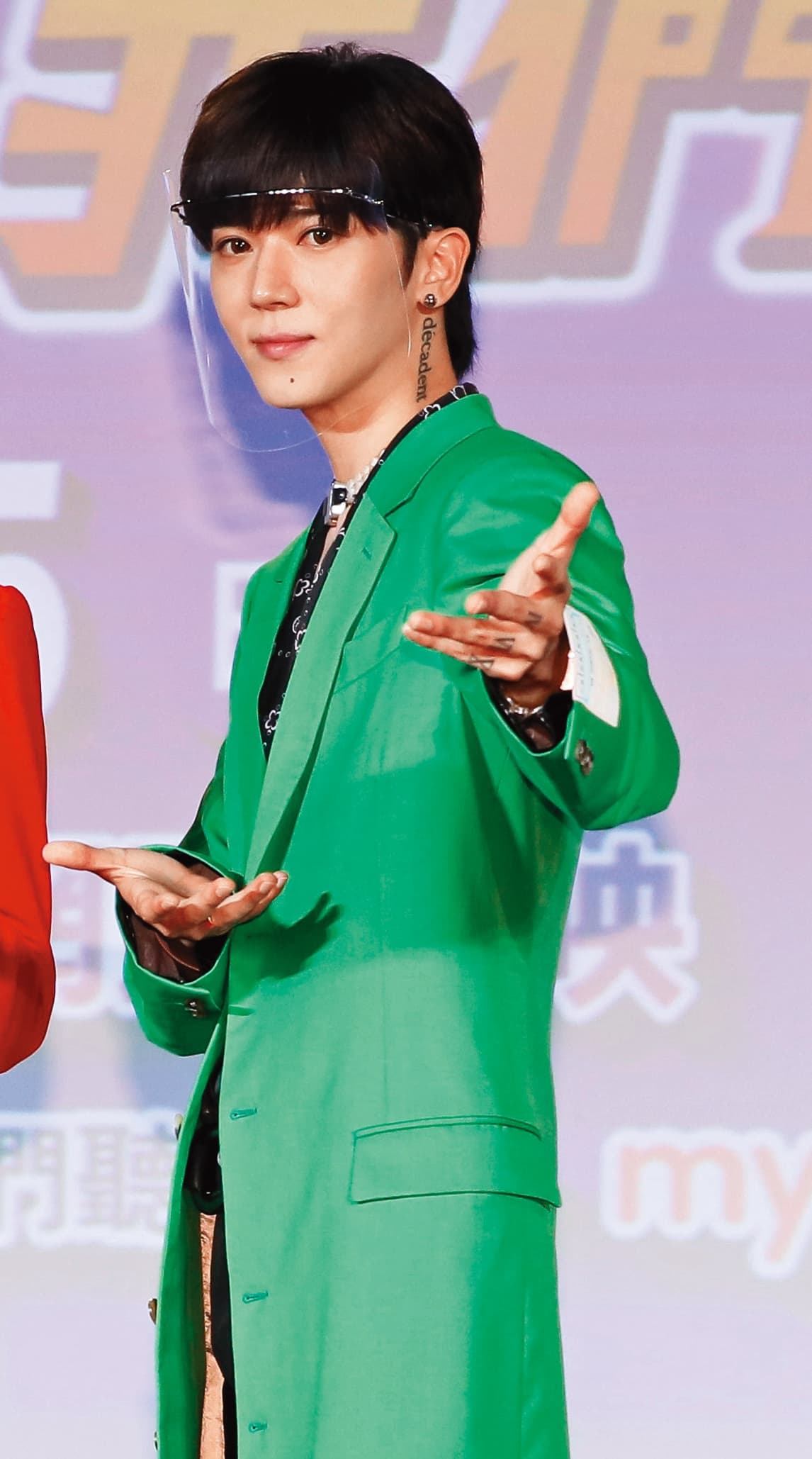 畢書盡真是名符其實「紙片人」，走在路上都要擔心他被風吹走。