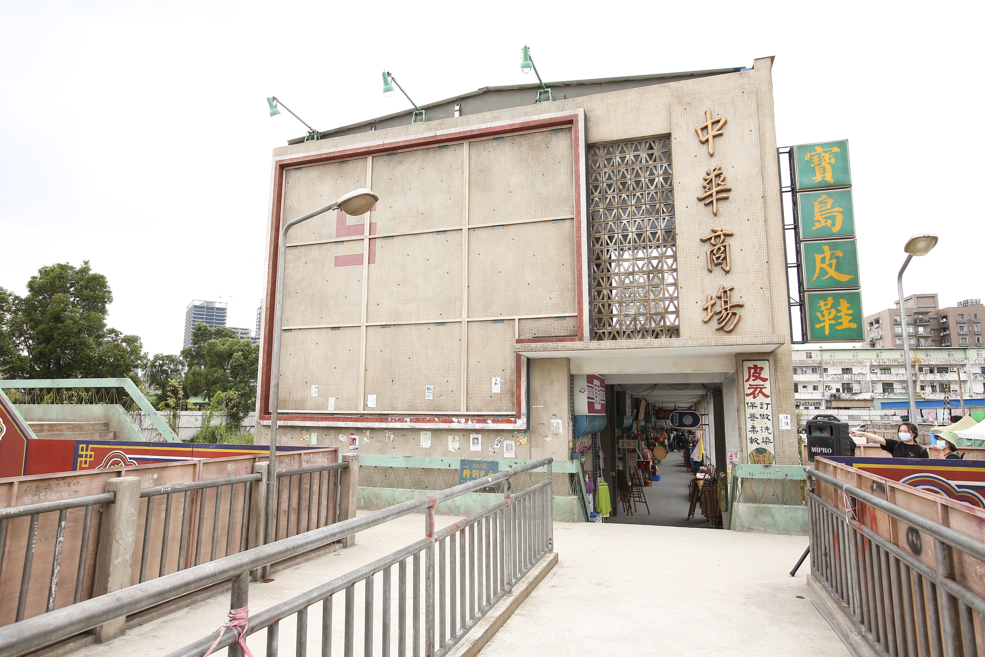 《天橋》搭出中華商場的場景後，還有許多複雜的特效鏡頭需要處理。