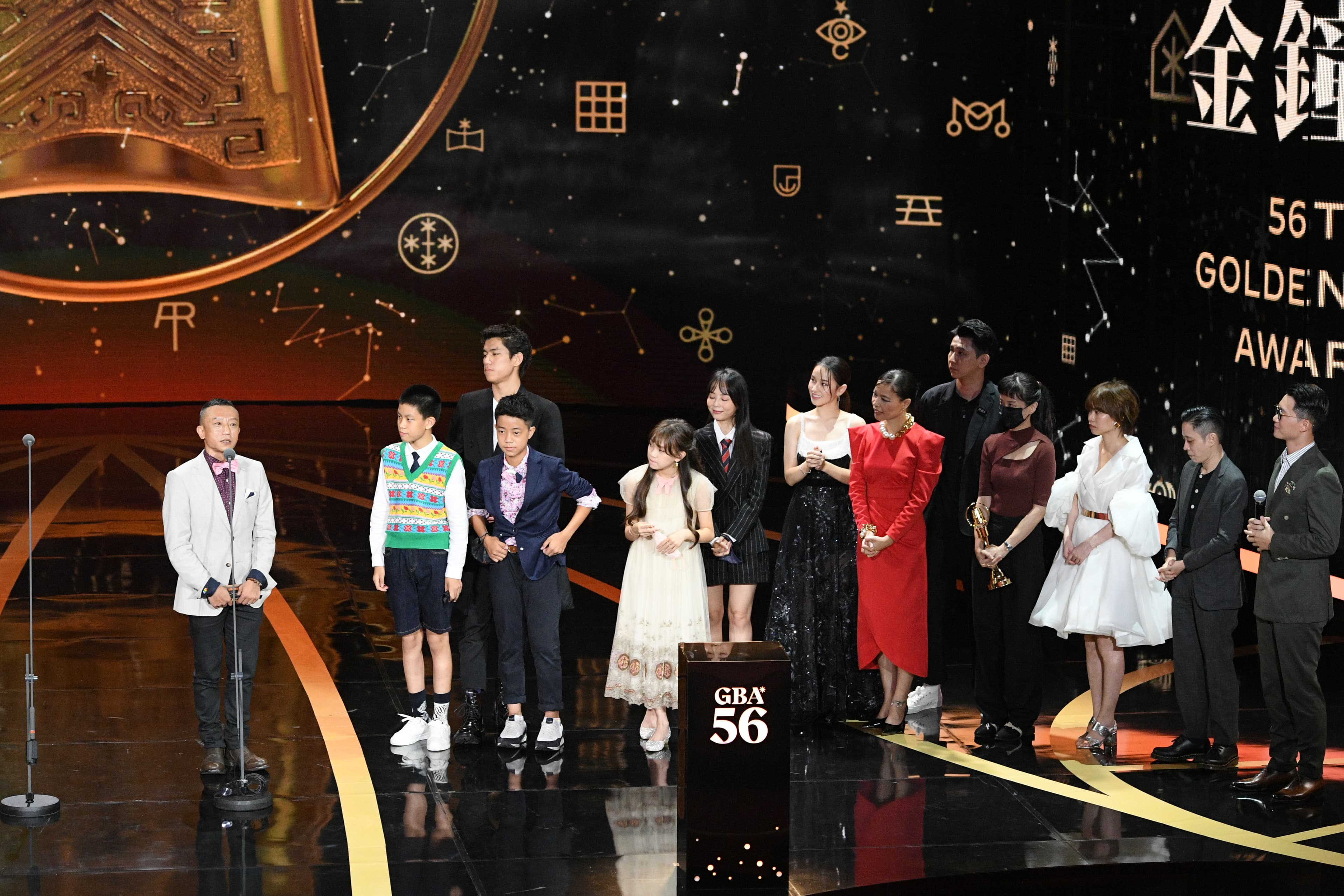 《天橋》風光拿下金鐘獎最佳戲劇、導演、新人、美術設計、攝影、燈光等六項大獎。（三立電視提供）
